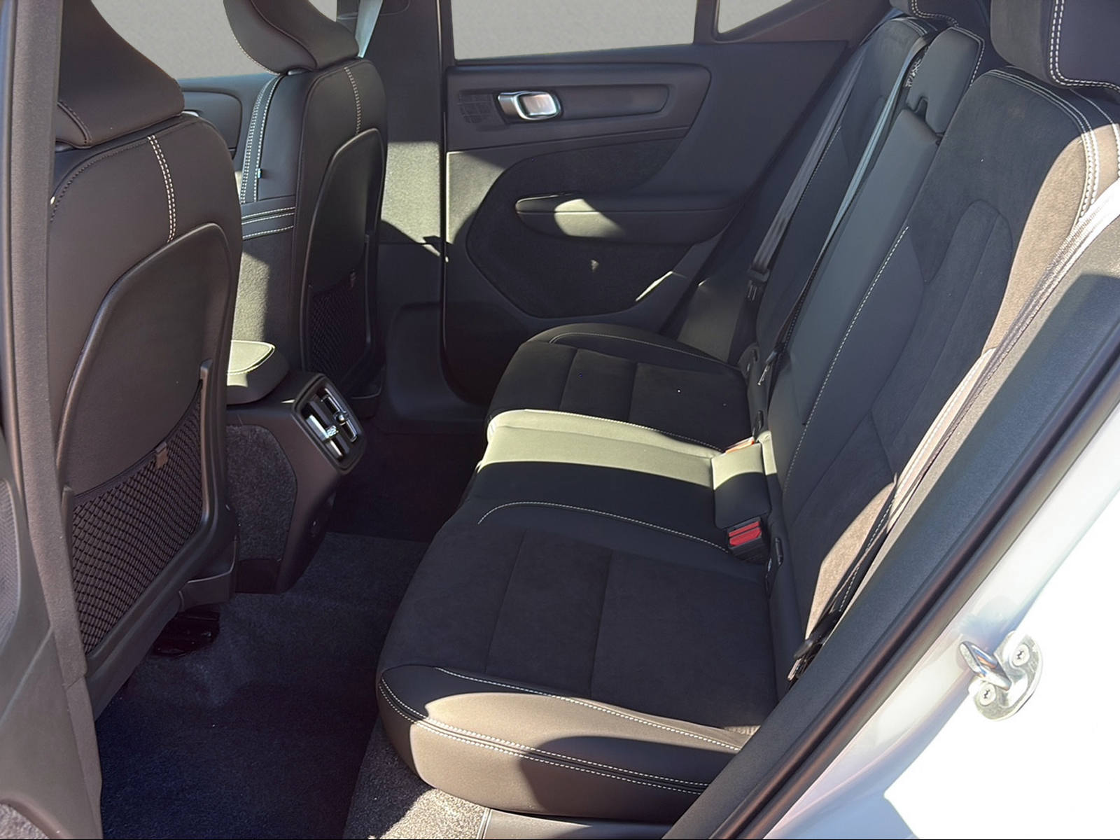 VOLVO XC40 B3 Benzin Mild Hybrid Plus Dark DCT-image-6