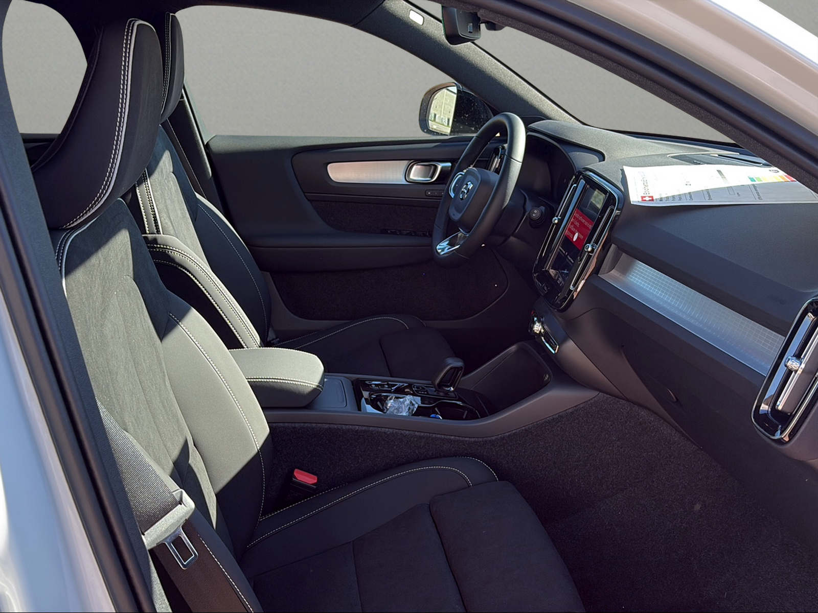 VOLVO XC40 B3 Benzin Mild Hybrid Plus Dark DCT-image-10