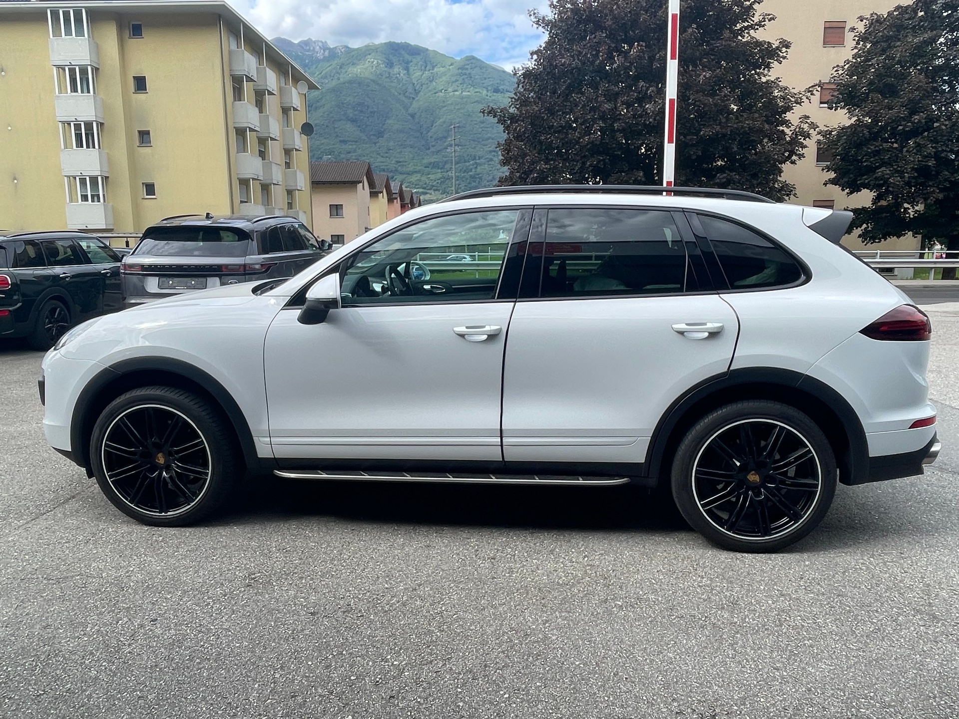 PORSCHE Cayenne Diesel Platinum Edition-image-7