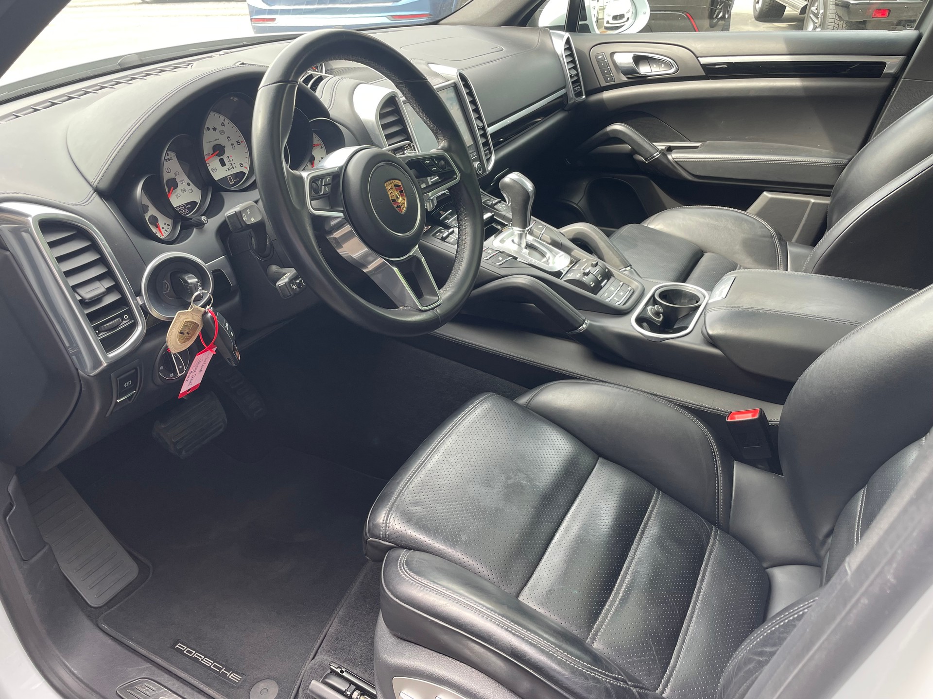 PORSCHE Cayenne Diesel Platinum Edition-image-2