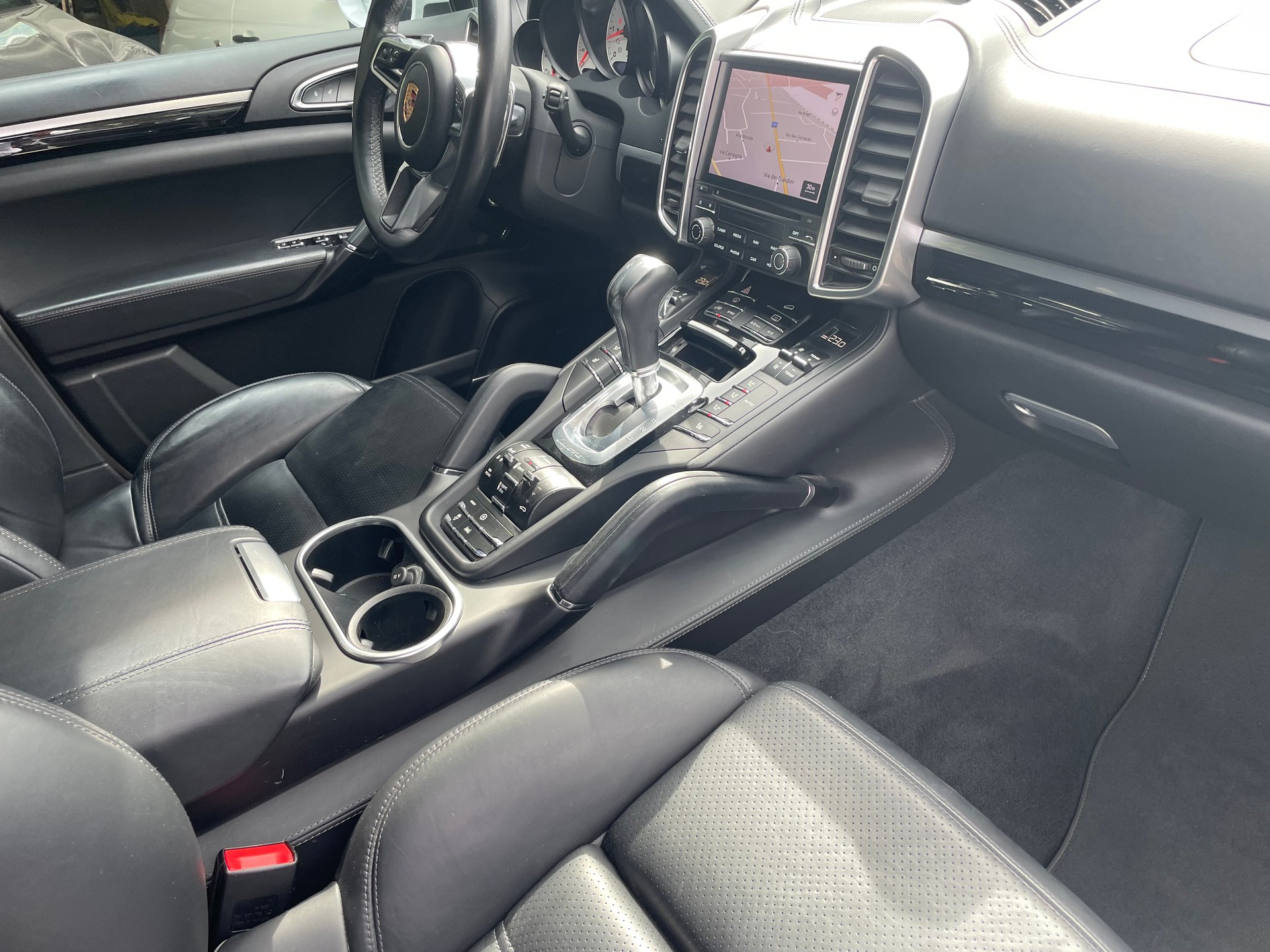 PORSCHE Cayenne Diesel Platinum Edition-image-14
