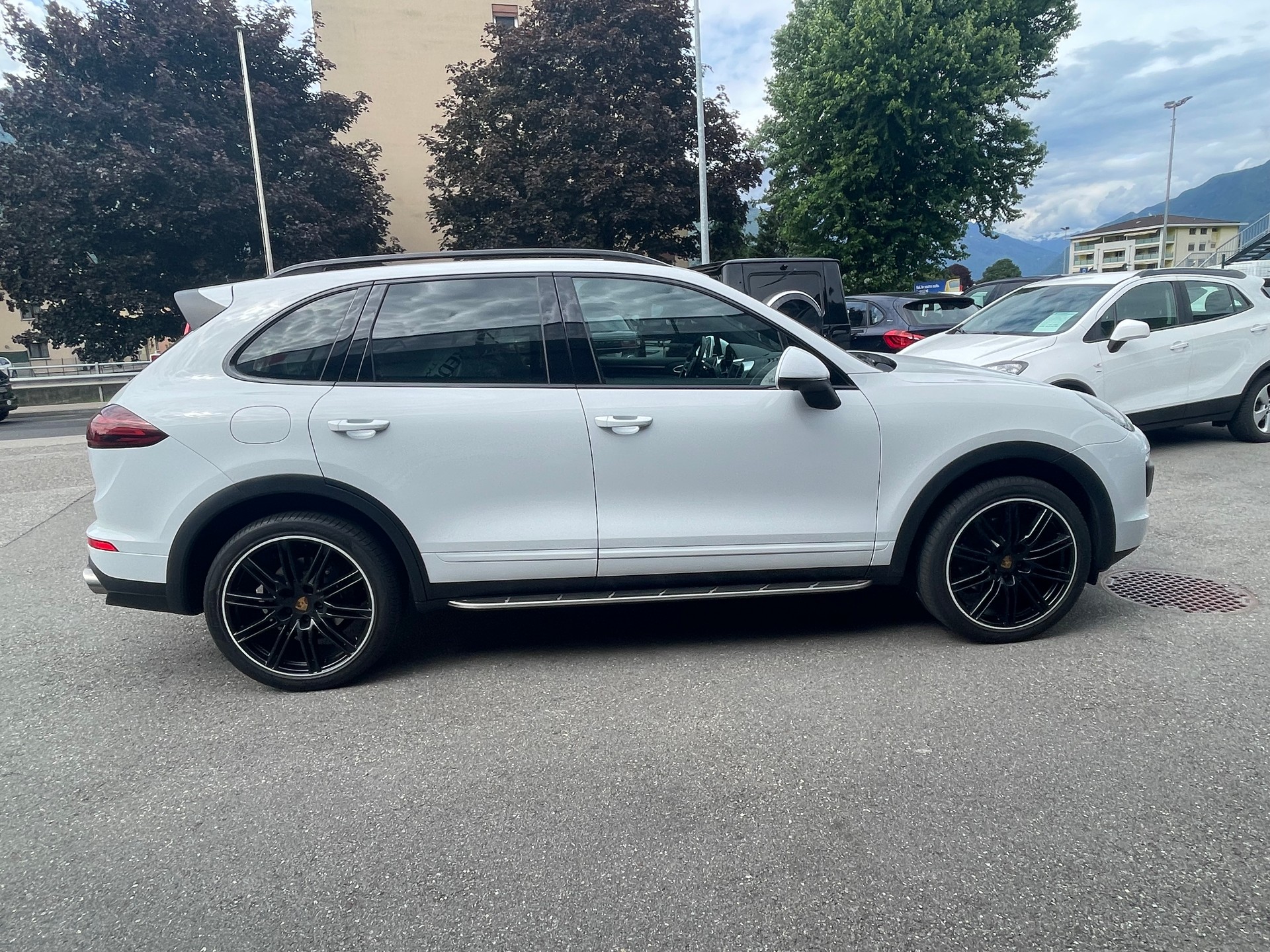 PORSCHE Cayenne Diesel Platinum Edition-image-12