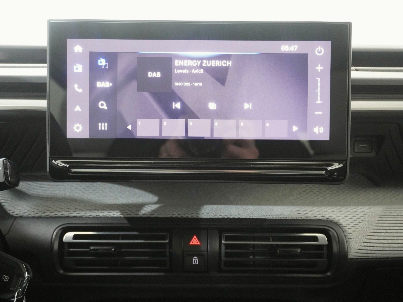 CITROEN C3 e-Max-image-12