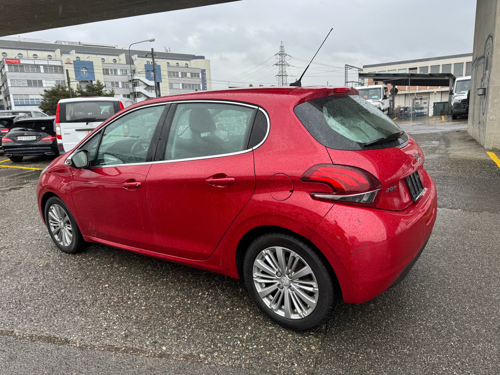 PEUGEOT 208 1.2 PureTech Active EAT6-image-3