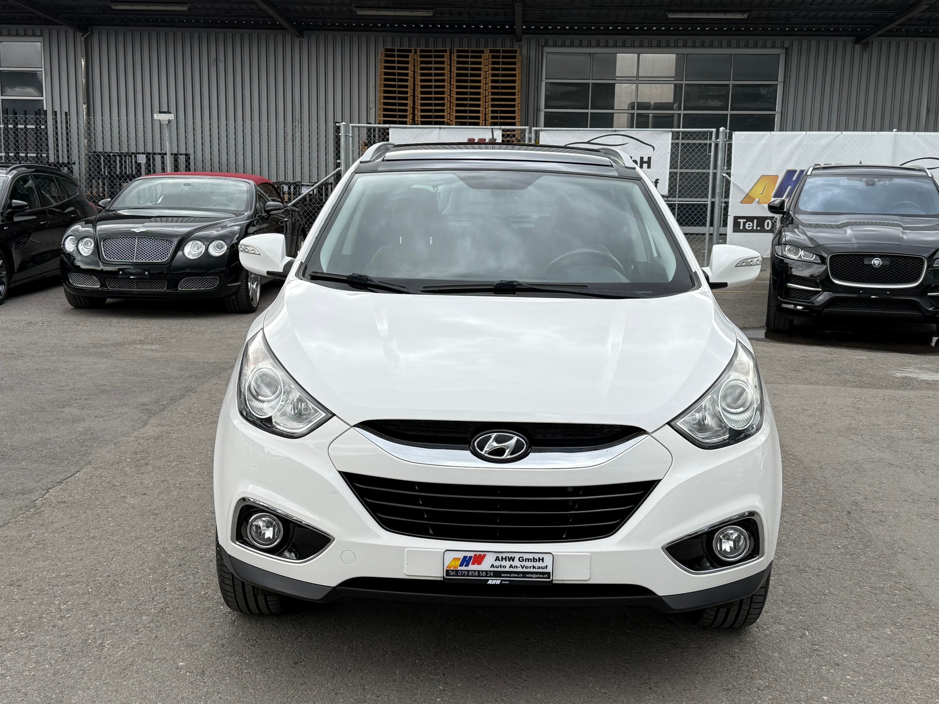 HYUNDAI iX 35 2.0 CRDi Premium 4WD Automatic / Frisch ab MFK & Service / 1 Jahr Garantie / Navi / Leder / Panoramadach-image-1