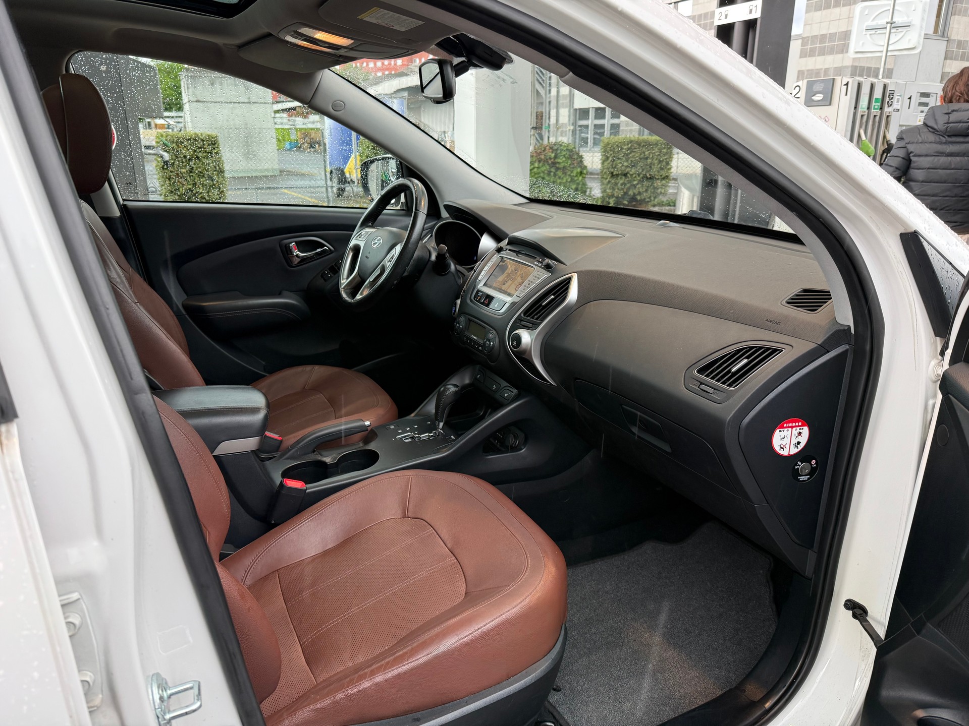 HYUNDAI iX 35 2.0 CRDi Premium 4WD Automatic / Frisch ab MFK & Service / 1 Jahr Garantie / Navi / Leder / Panoramadach-image-7
