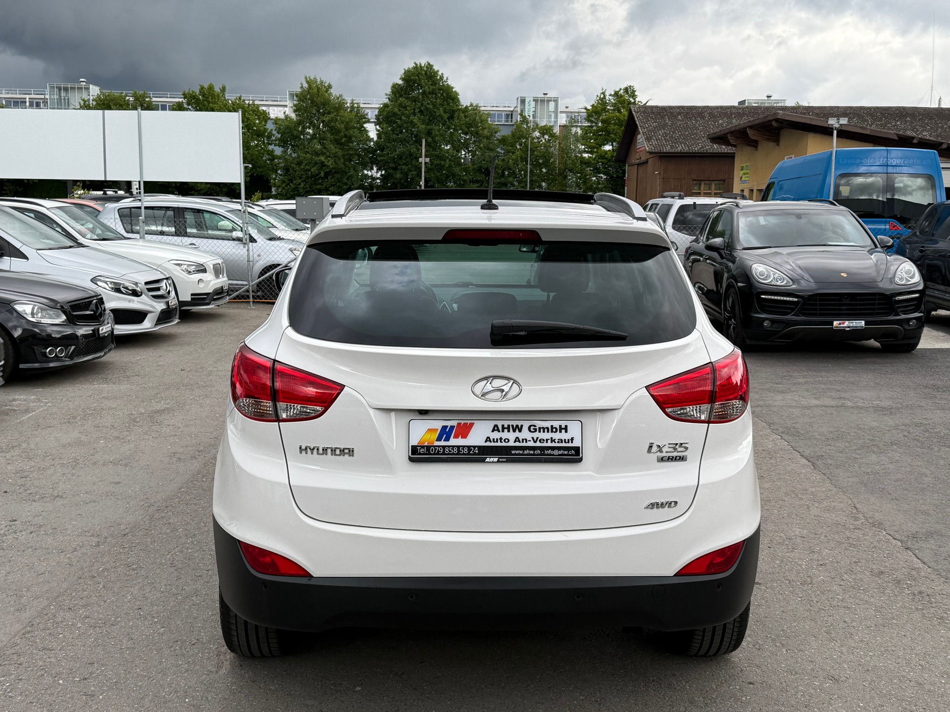 HYUNDAI iX 35 2.0 CRDi Premium 4WD Automatic / Frisch ab MFK & Service / 1 Jahr Garantie / Navi / Leder / Panoramadach-image-4