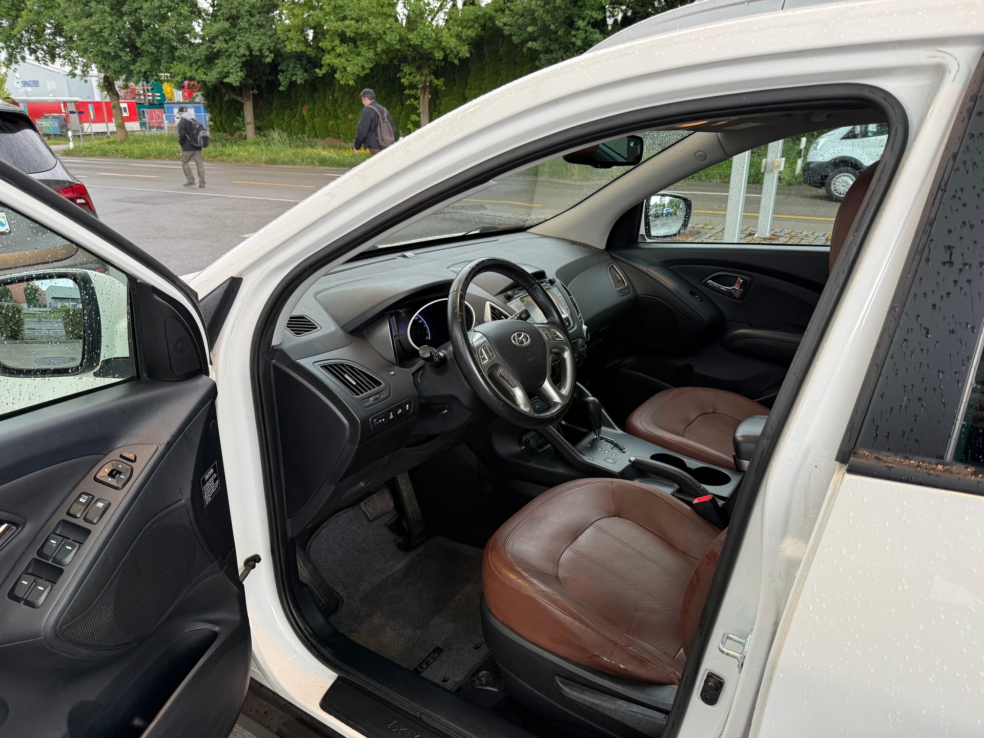 HYUNDAI iX 35 2.0 CRDi Premium 4WD Automatic / Frisch ab MFK & Service / 1 Jahr Garantie / Navi / Leder / Panoramadach-image-11