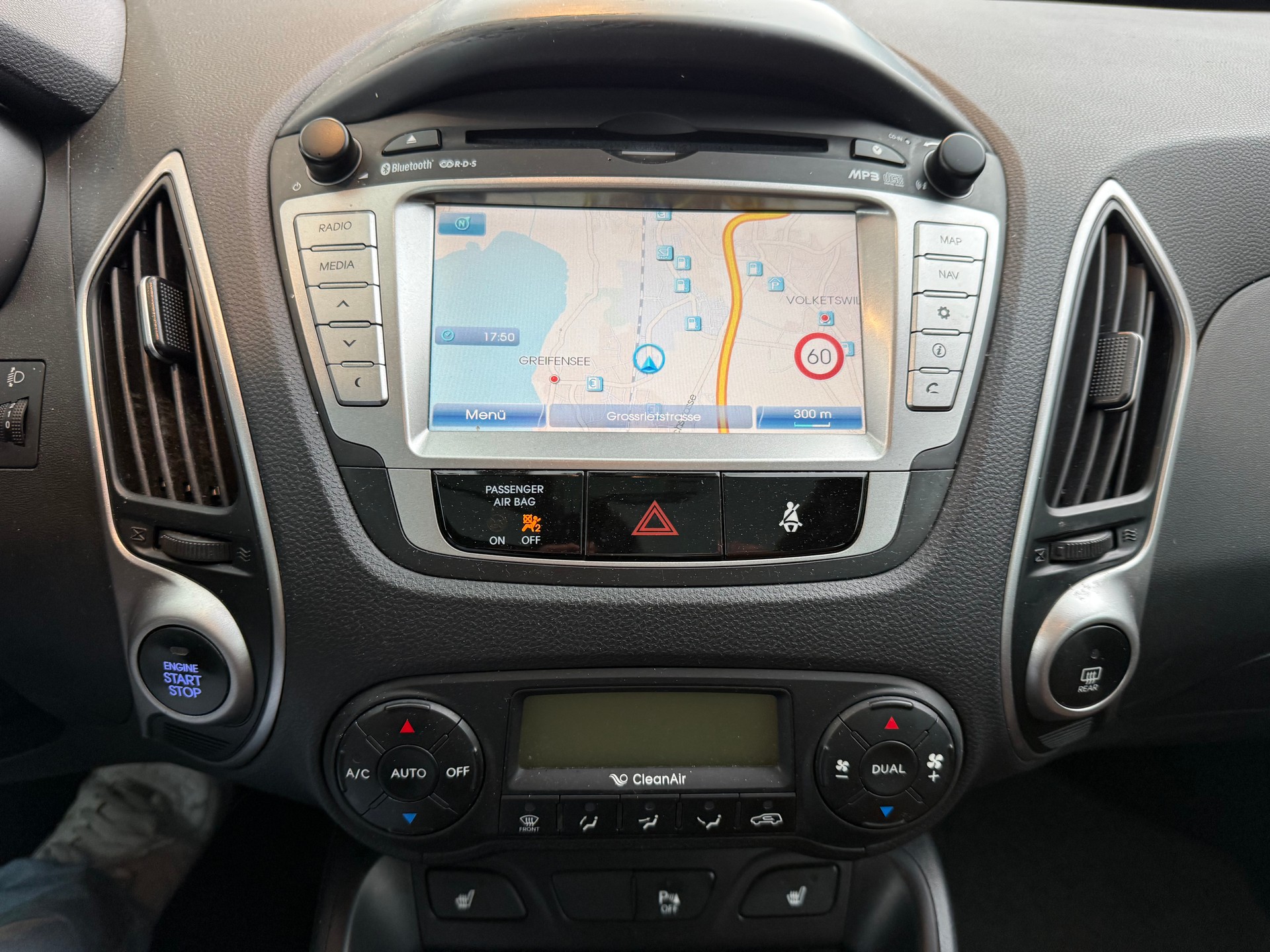 HYUNDAI iX 35 2.0 CRDi Premium 4WD Automatic / Frisch ab MFK & Service / 1 Jahr Garantie / Navi / Leder / Panoramadach-image-10