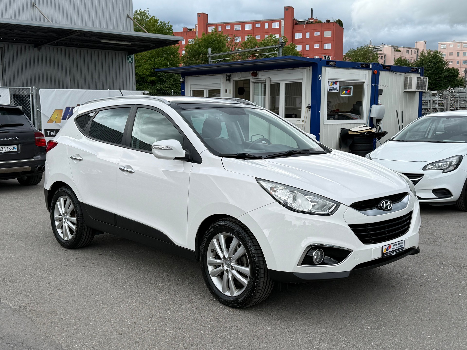 HYUNDAI iX 35 2.0 CRDi Premium 4WD Automatic / Frisch ab MFK & Service / 1 Jahr Garantie / Navi / Leder / Panoramadach-image-2