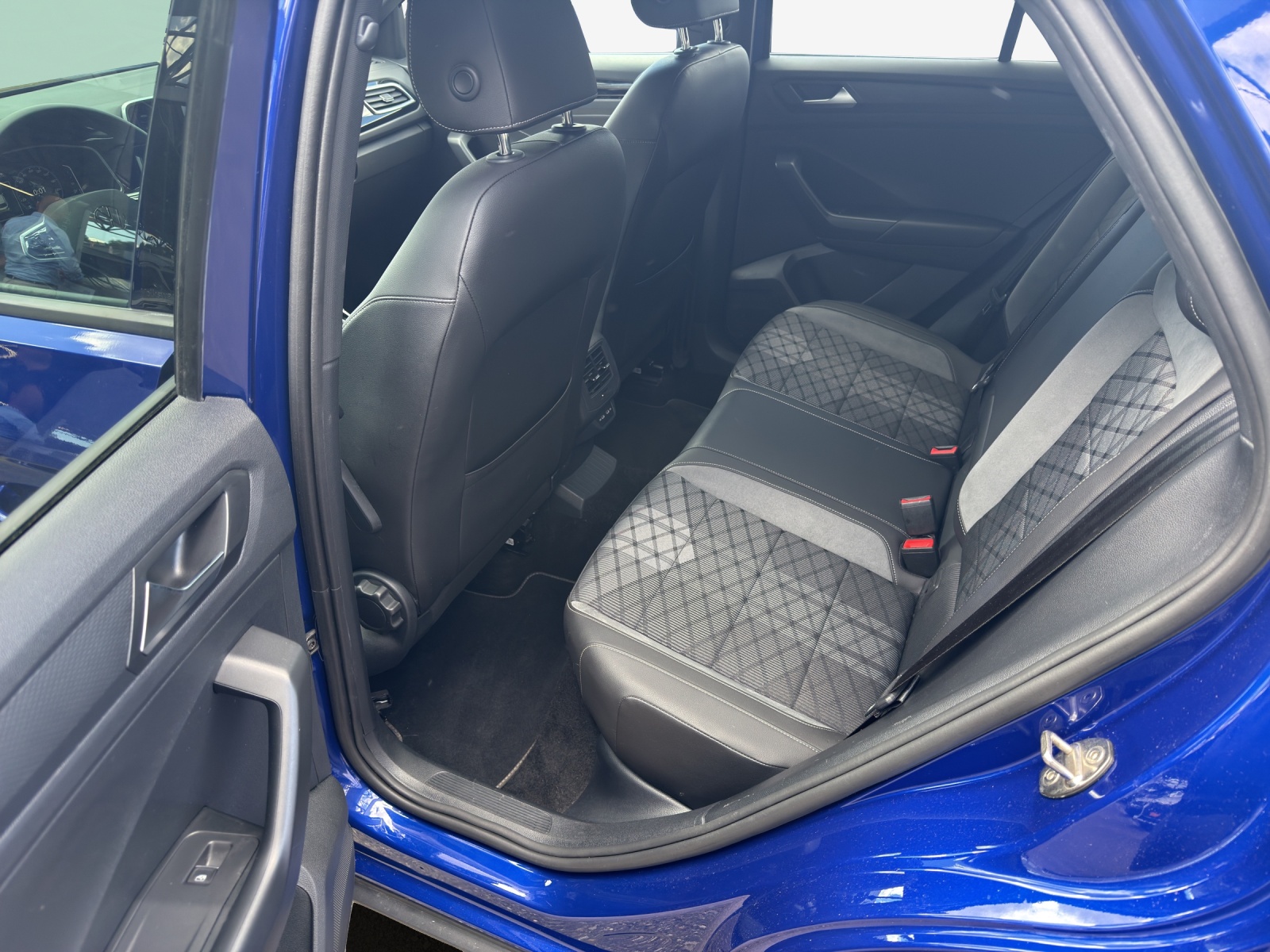 VW T-Roc 2.0 TSI R-Line DSG 4Motion-image-11
