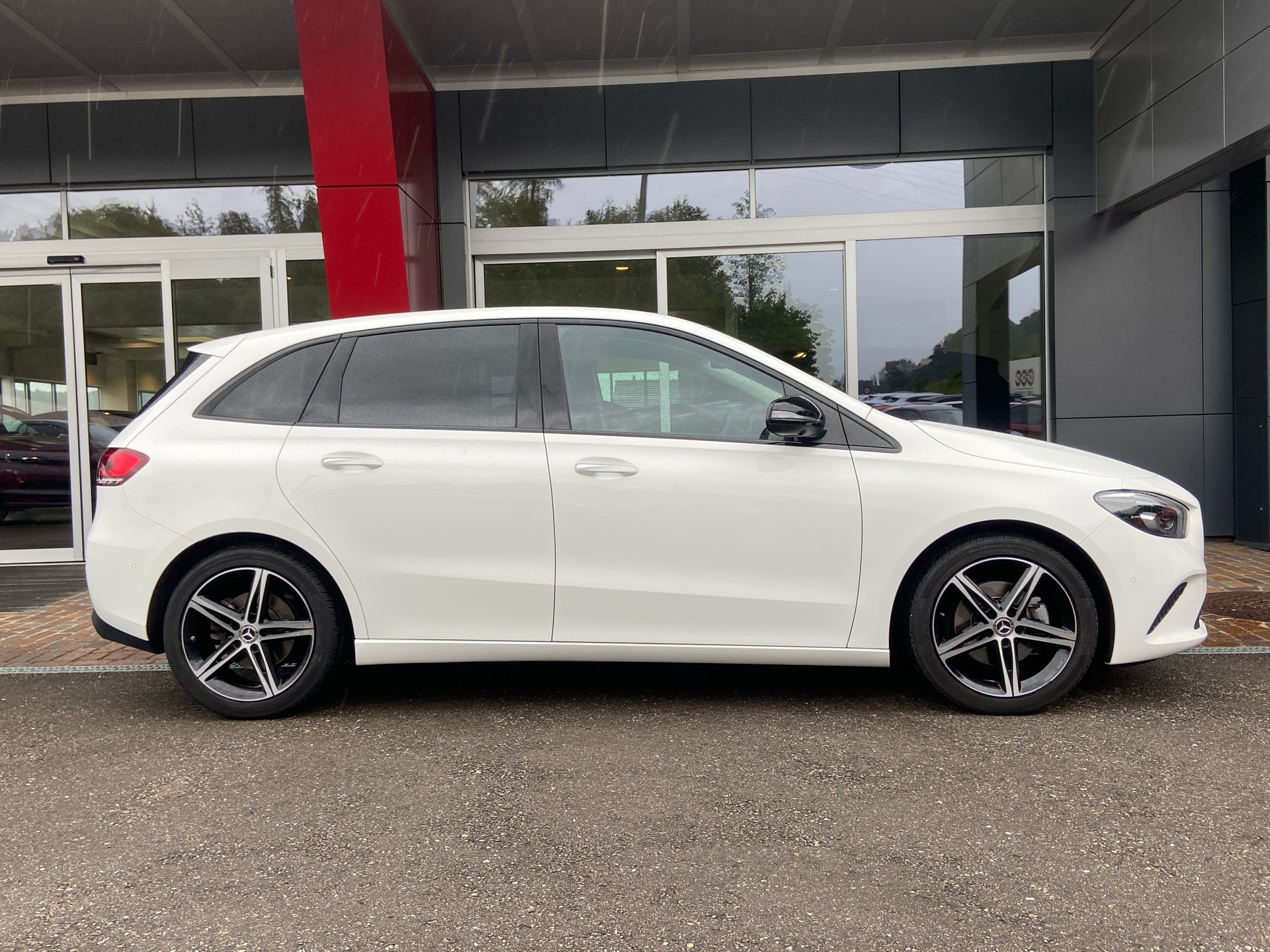 MERCEDES-BENZ B 200 Night Star 7G-DCT-image-17