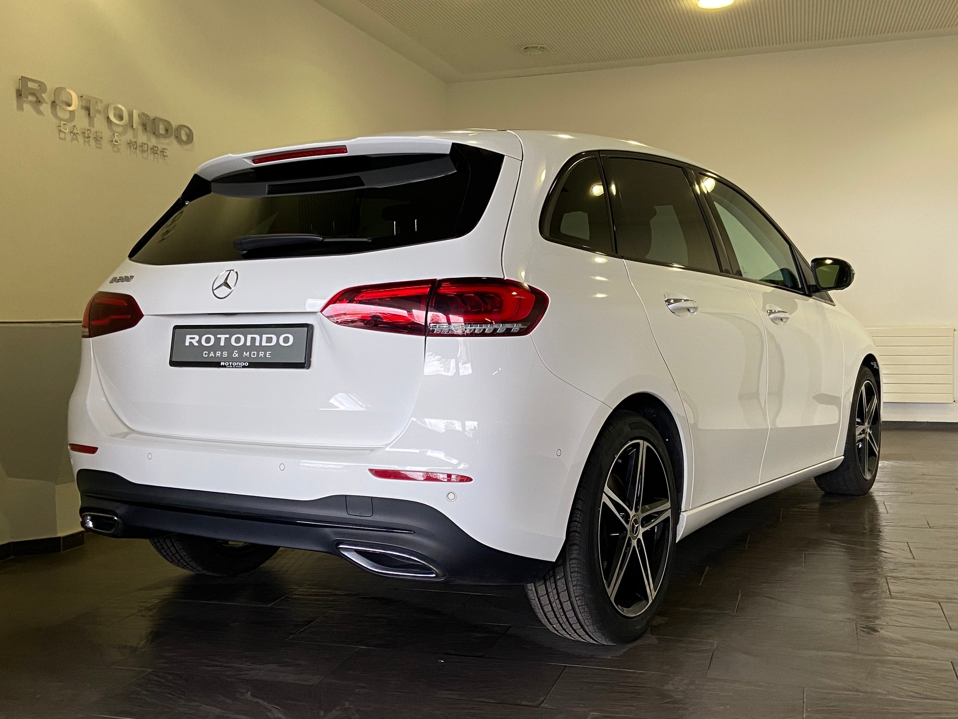 MERCEDES-BENZ B 200 Night Star 7G-DCT-image-2
