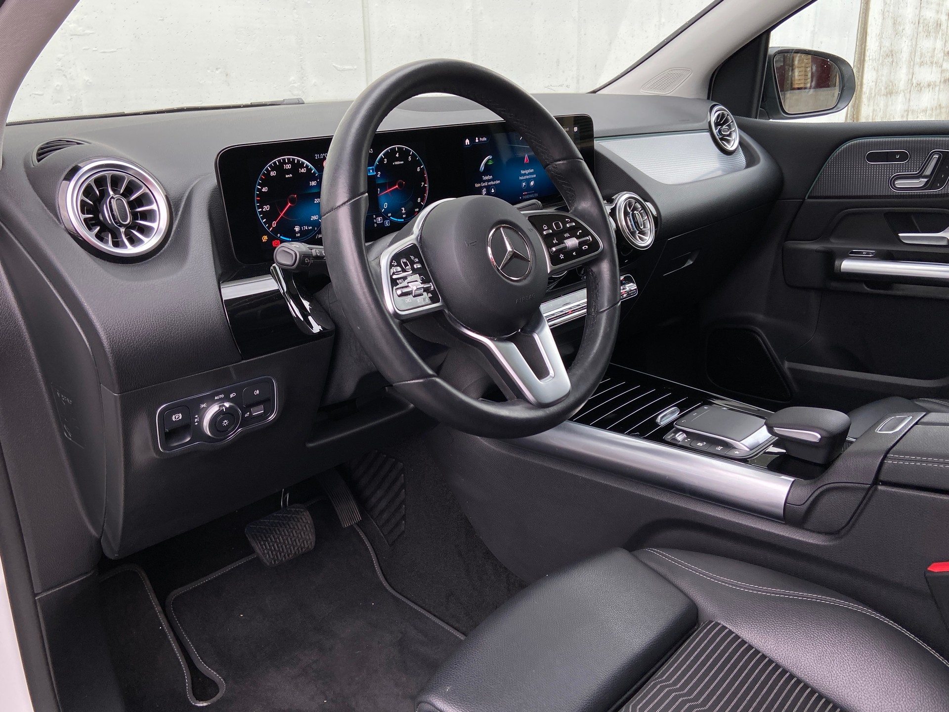 MERCEDES-BENZ B 200 Night Star 7G-DCT-image-8