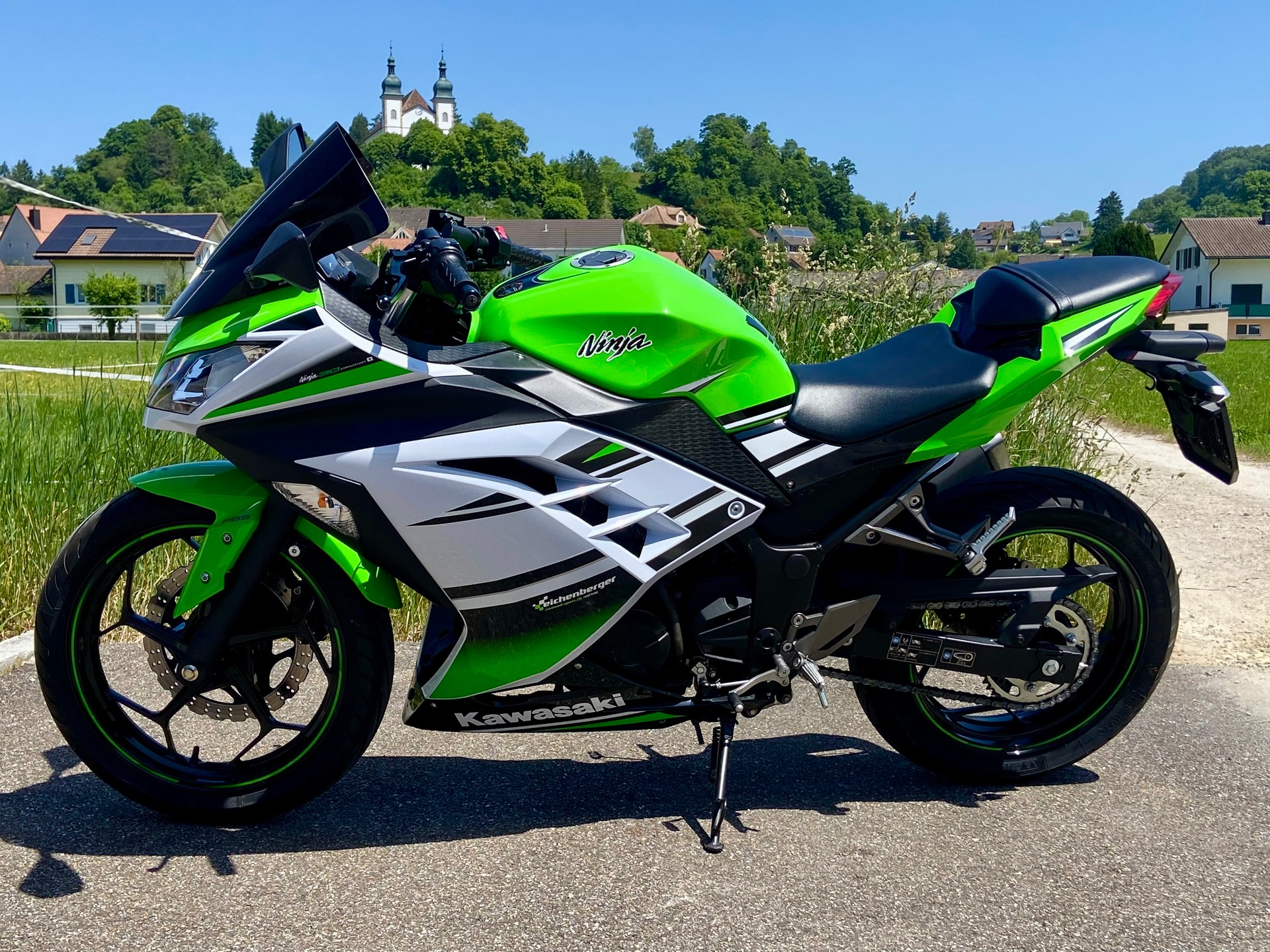 KAWASAKI Ninja 300 ABS-showroom-element-3