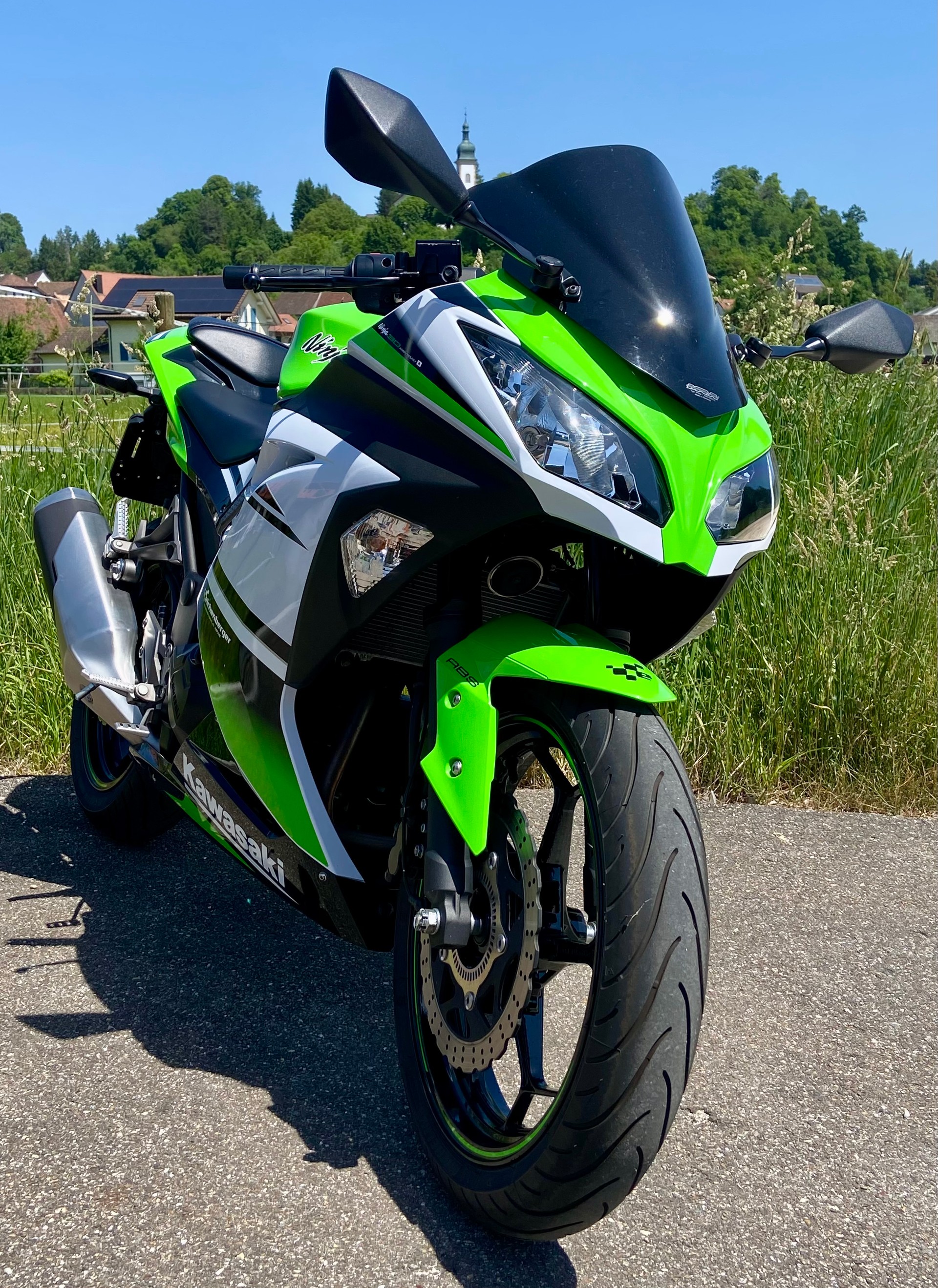 KAWASAKI Ninja 300 ABS-showroom-element-1