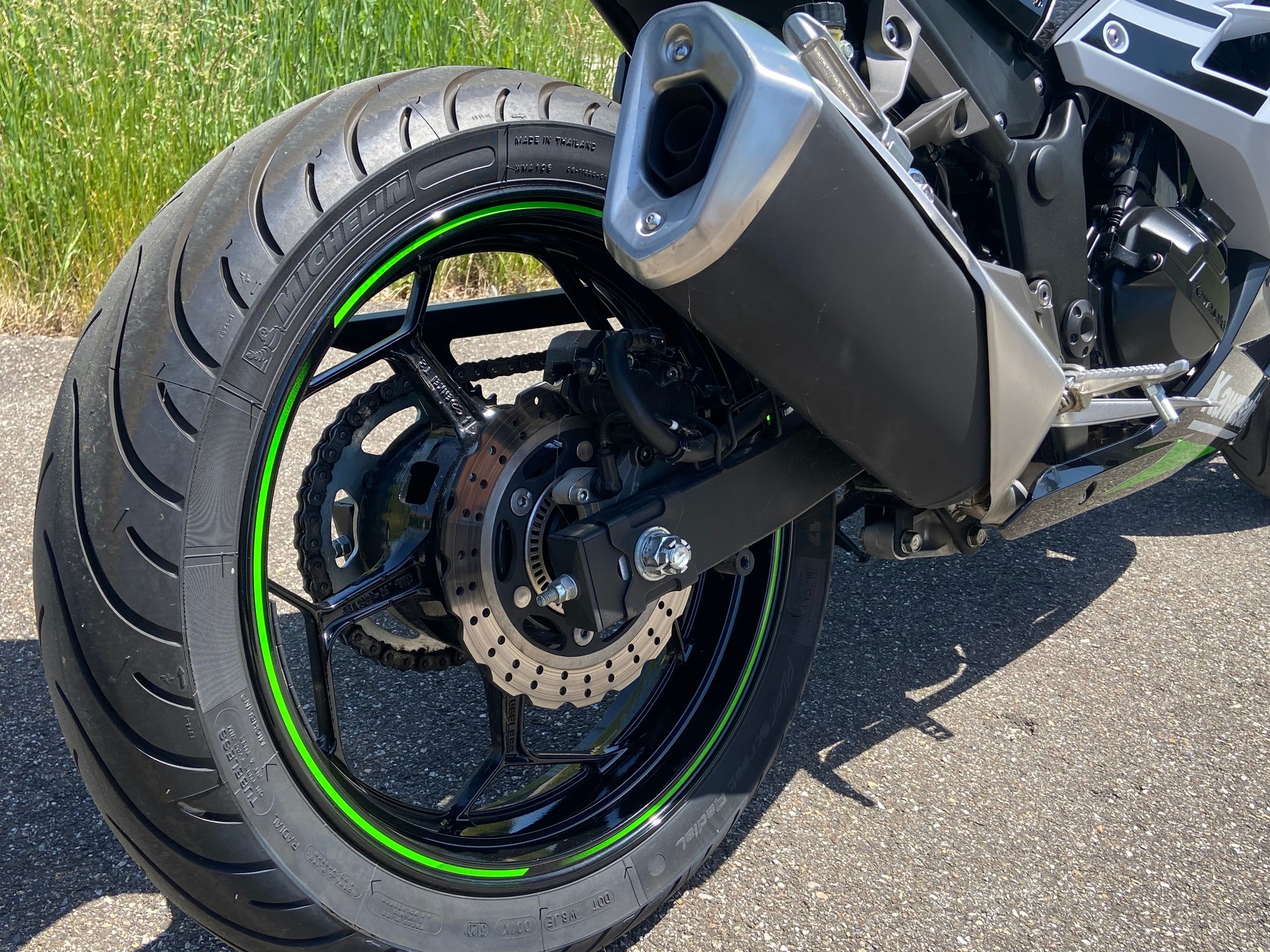 KAWASAKI Ninja 300 ABS-showroom-element-2