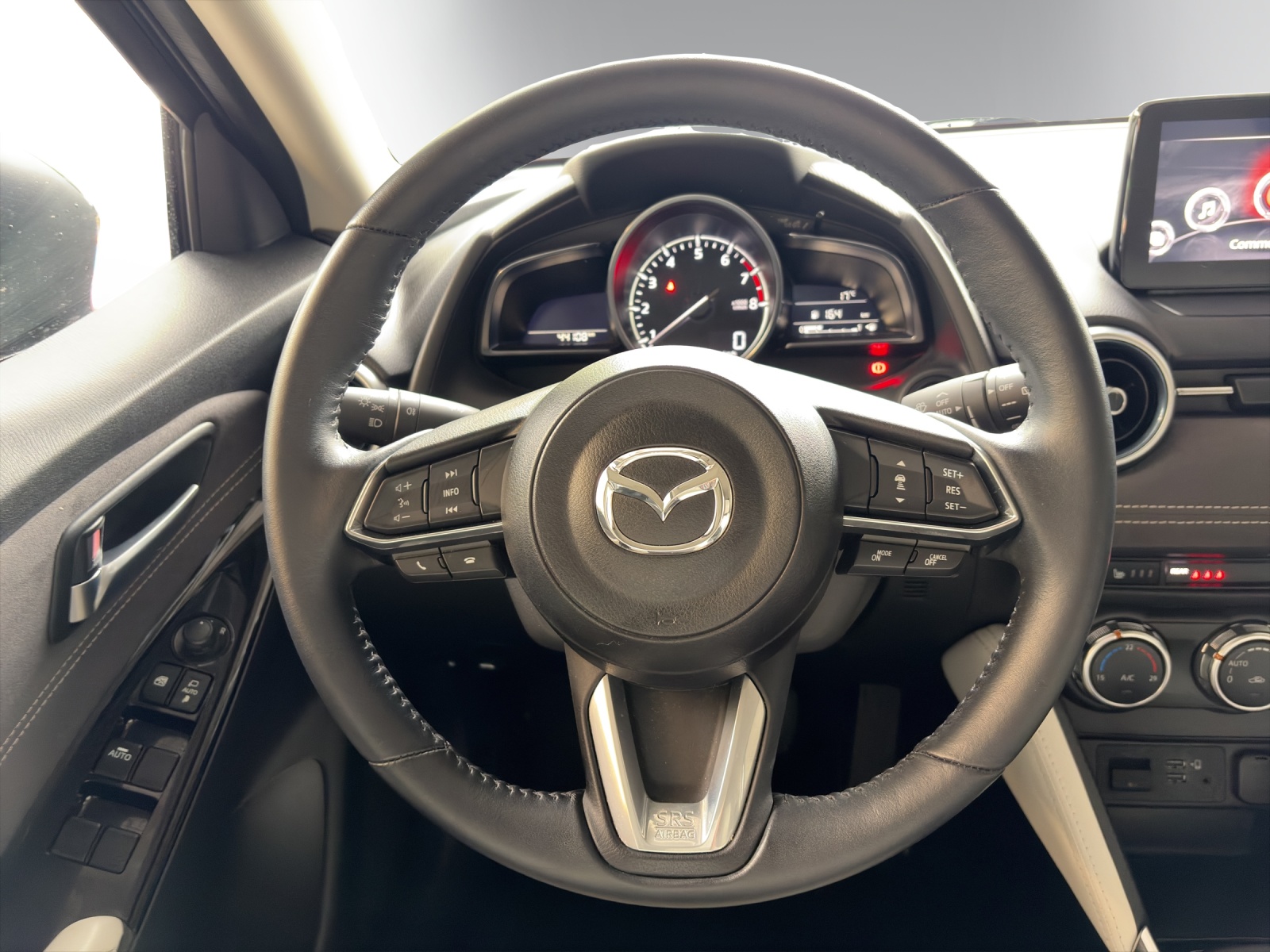 MAZDA 2 G 90 MHD Revolution-image-11