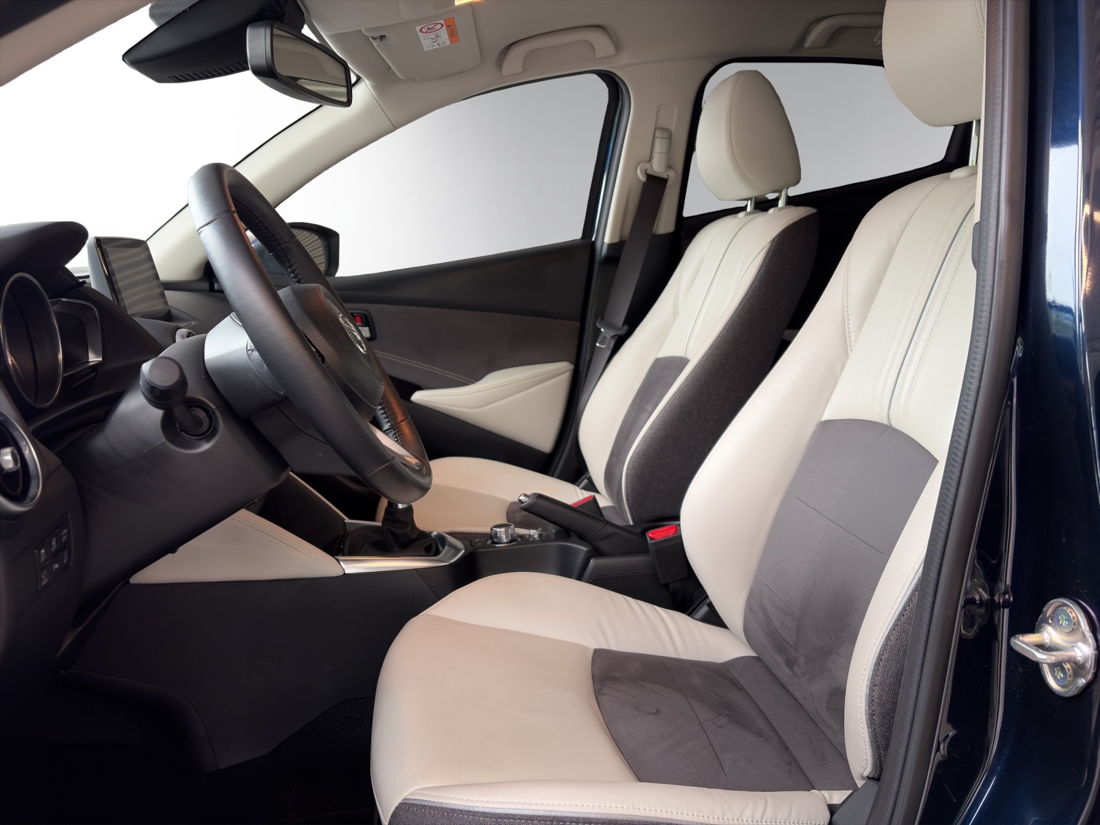 MAZDA 2 G 90 MHD Revolution-image-7