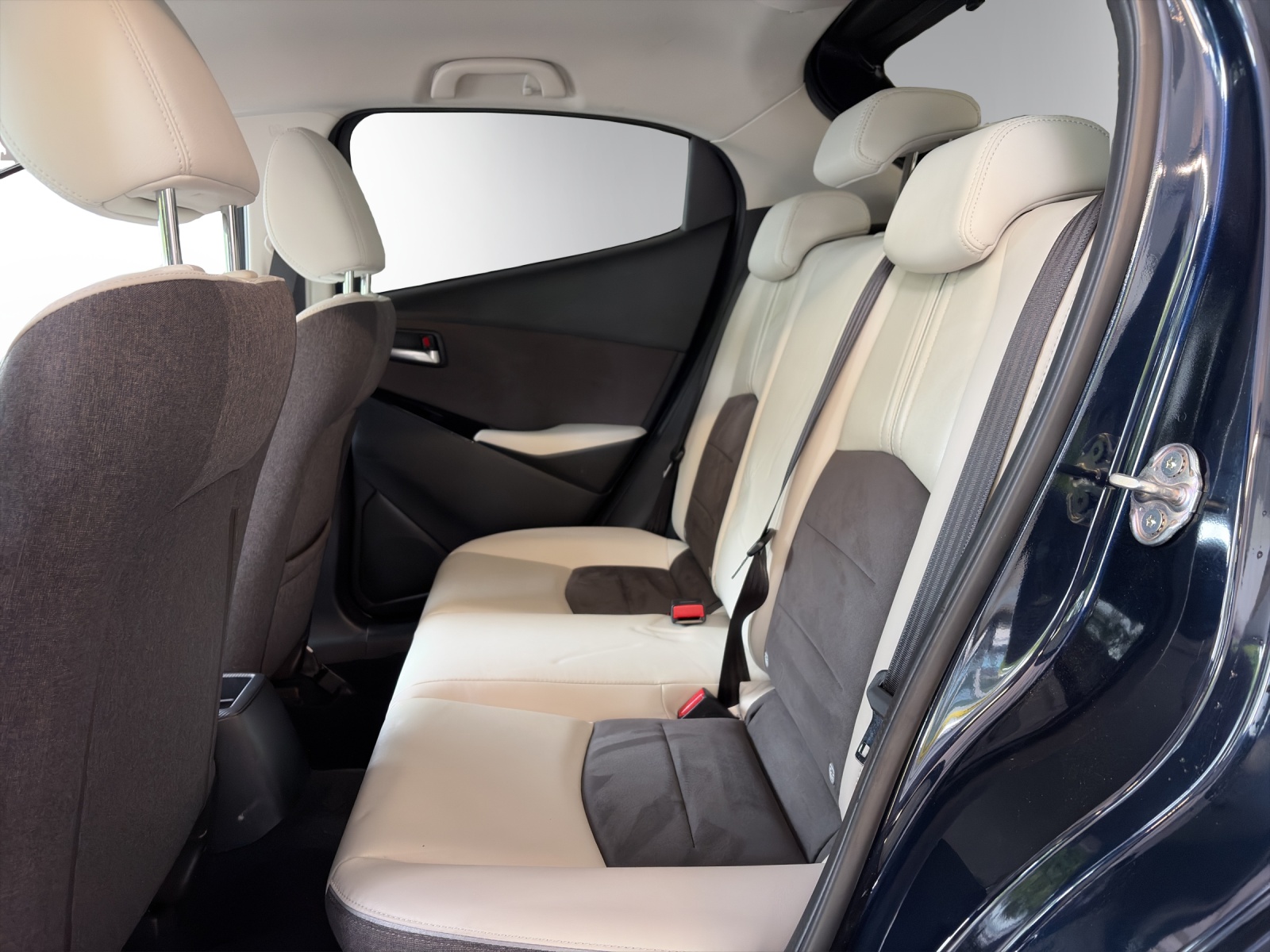 MAZDA 2 G 90 MHD Revolution-image-8