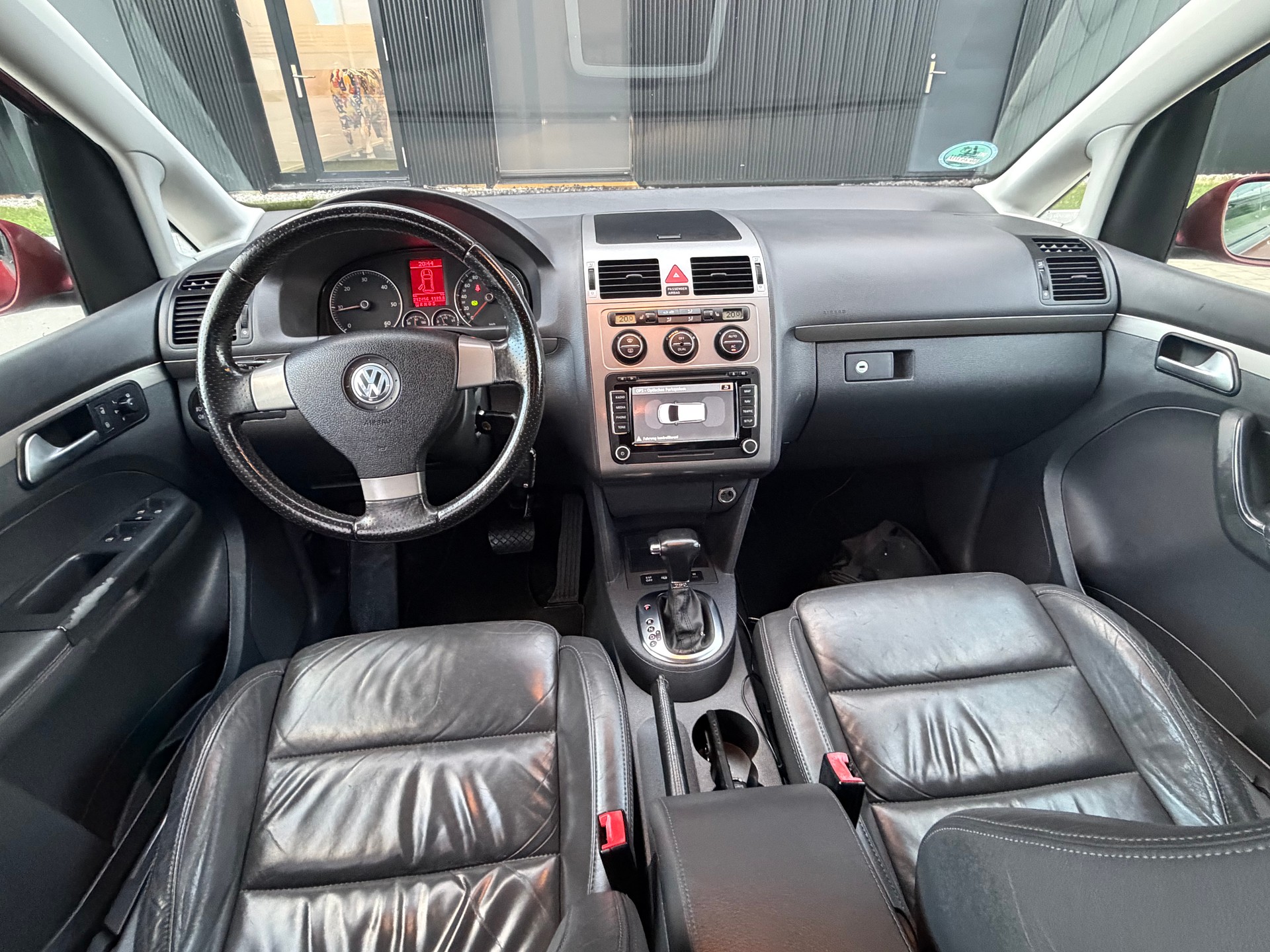 VW CrossTouran 2.0 TDI DSG-image-10