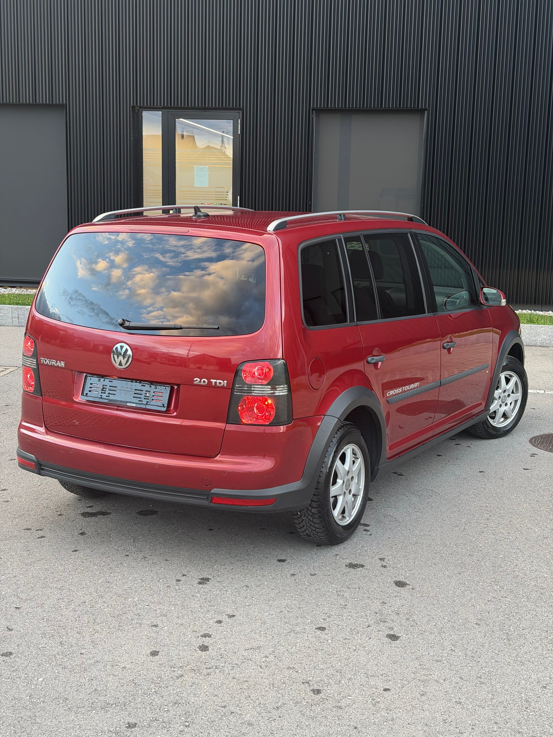 VW CrossTouran 2.0 TDI DSG-image-15
