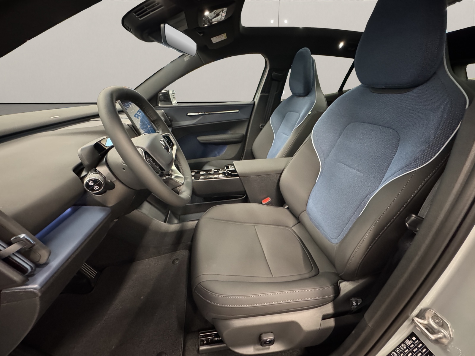 VOLVO EX30 E60 Twin Ultra Performance AWD-image-8