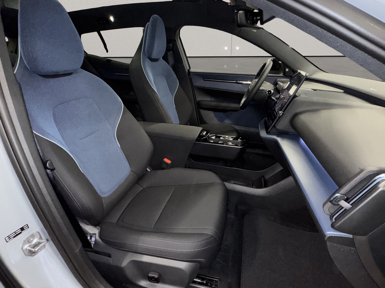 VOLVO EX30 E60 Twin Ultra Performance AWD-image-11