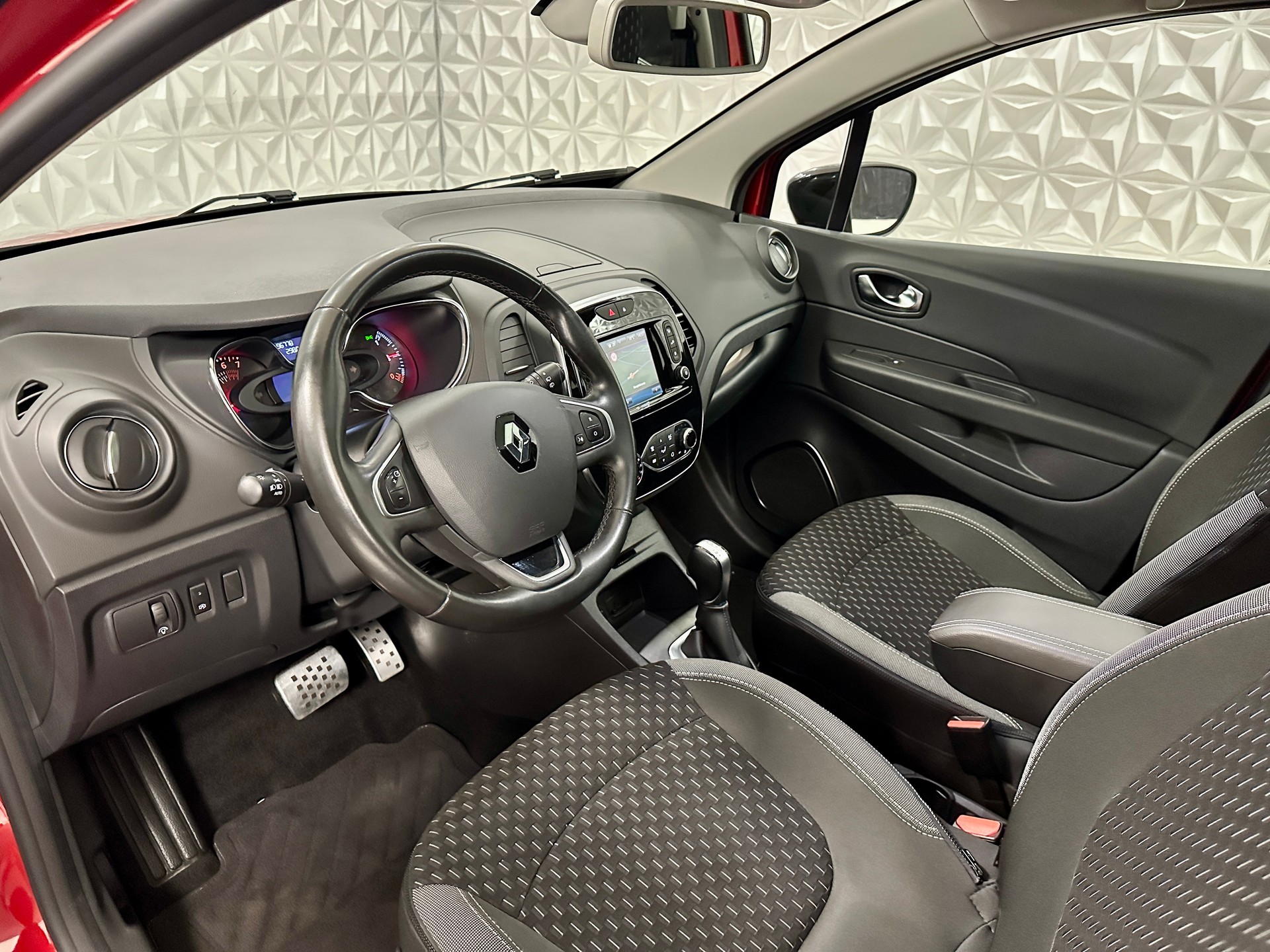 RENAULT Captur 1.2 T 16V Editione One EDC-image-10