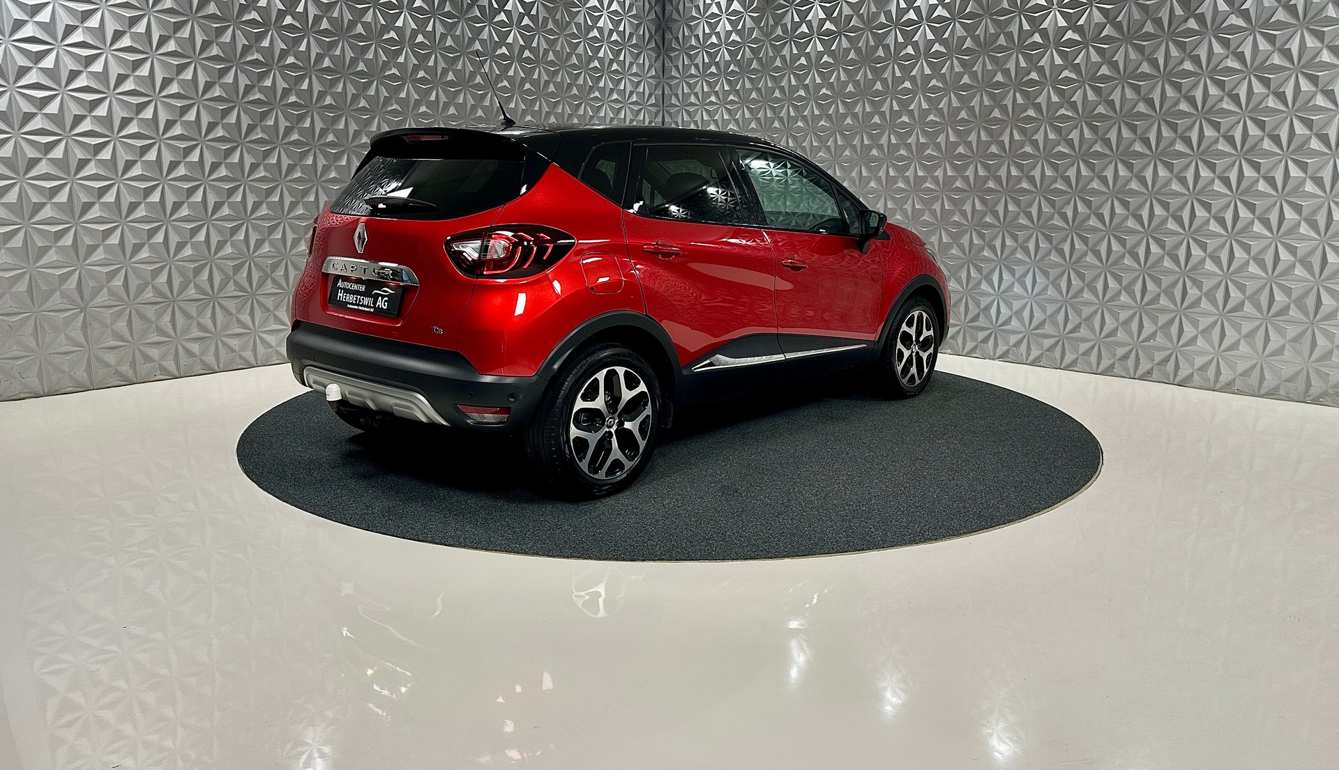 RENAULT Captur 1.2 T 16V Editione One EDC-image-4
