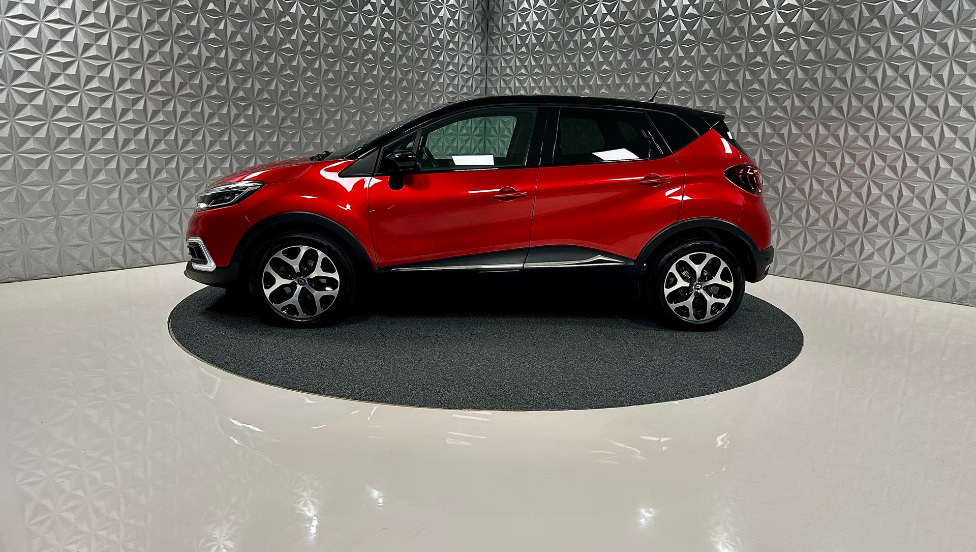 RENAULT Captur 1.2 T 16V Editione One EDC-image-7