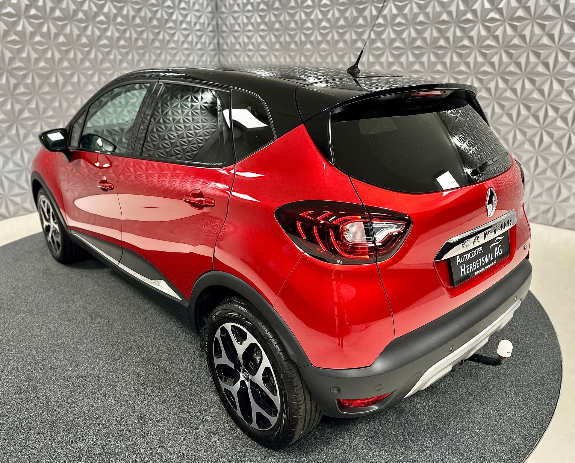RENAULT Captur 1.2 T 16V Editione One EDC-image-9