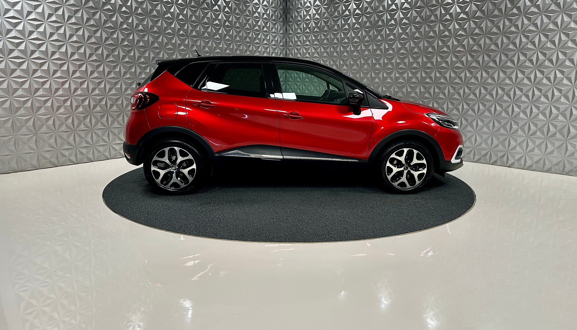 RENAULT Captur 1.2 T 16V Editione One EDC-image-3