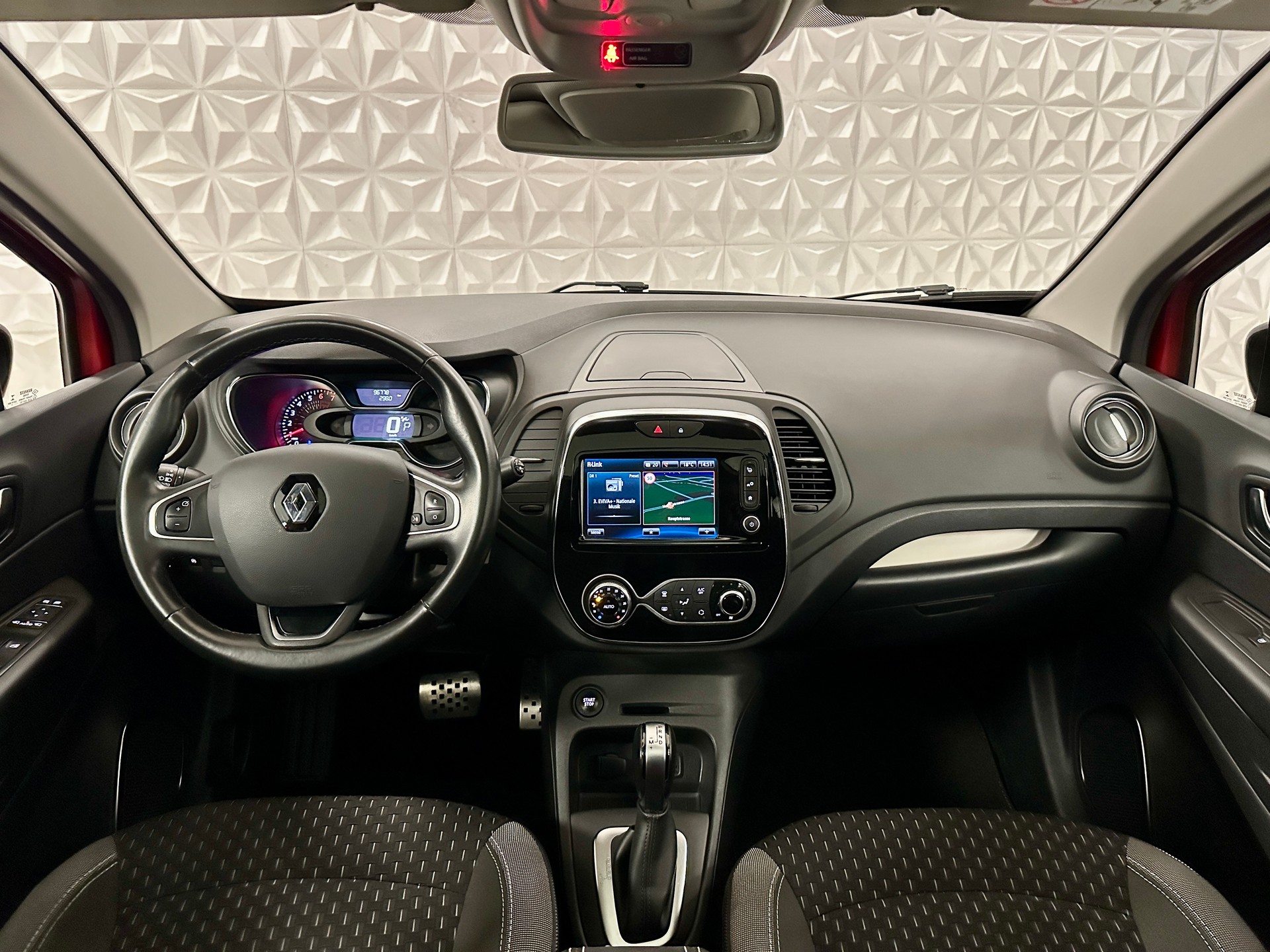 RENAULT Captur 1.2 T 16V Editione One EDC-image-14