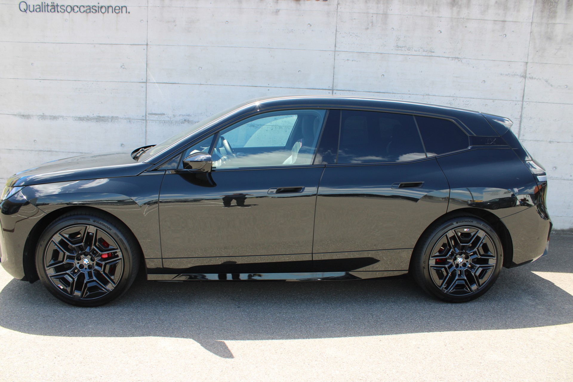 BMW iX xDrive60 M Sport Pro-showroom-element-2