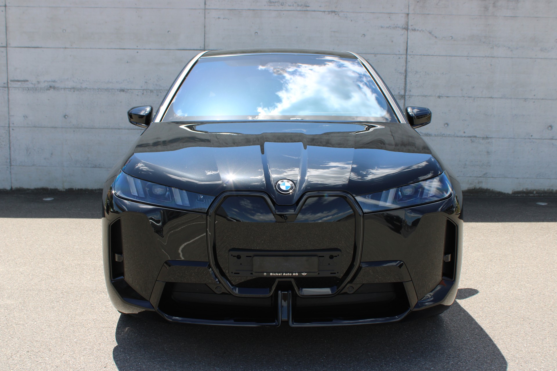 BMW iX xDrive60 M Sport Pro-showroom-element-1