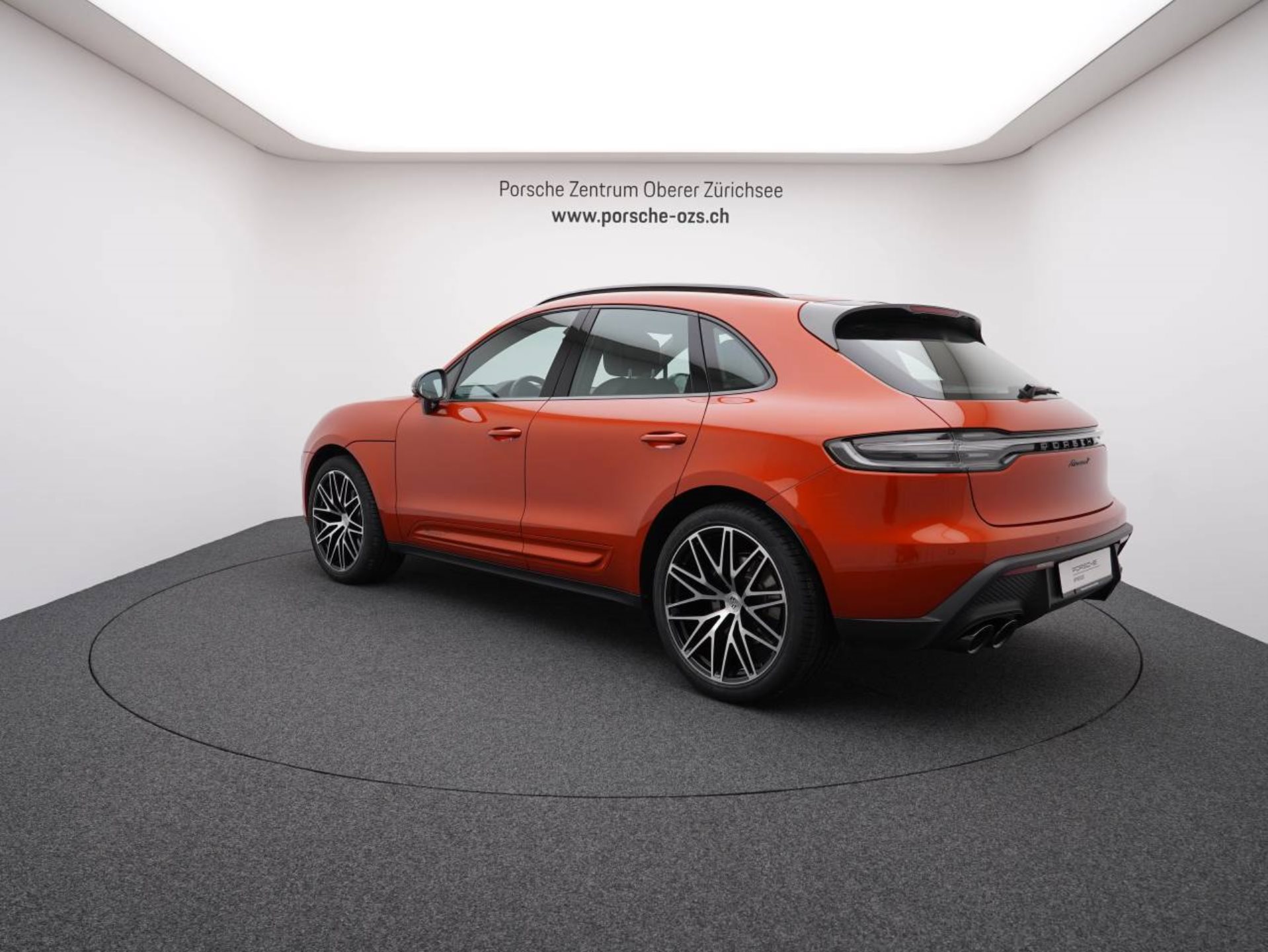 PORSCHE Macan T-image-2