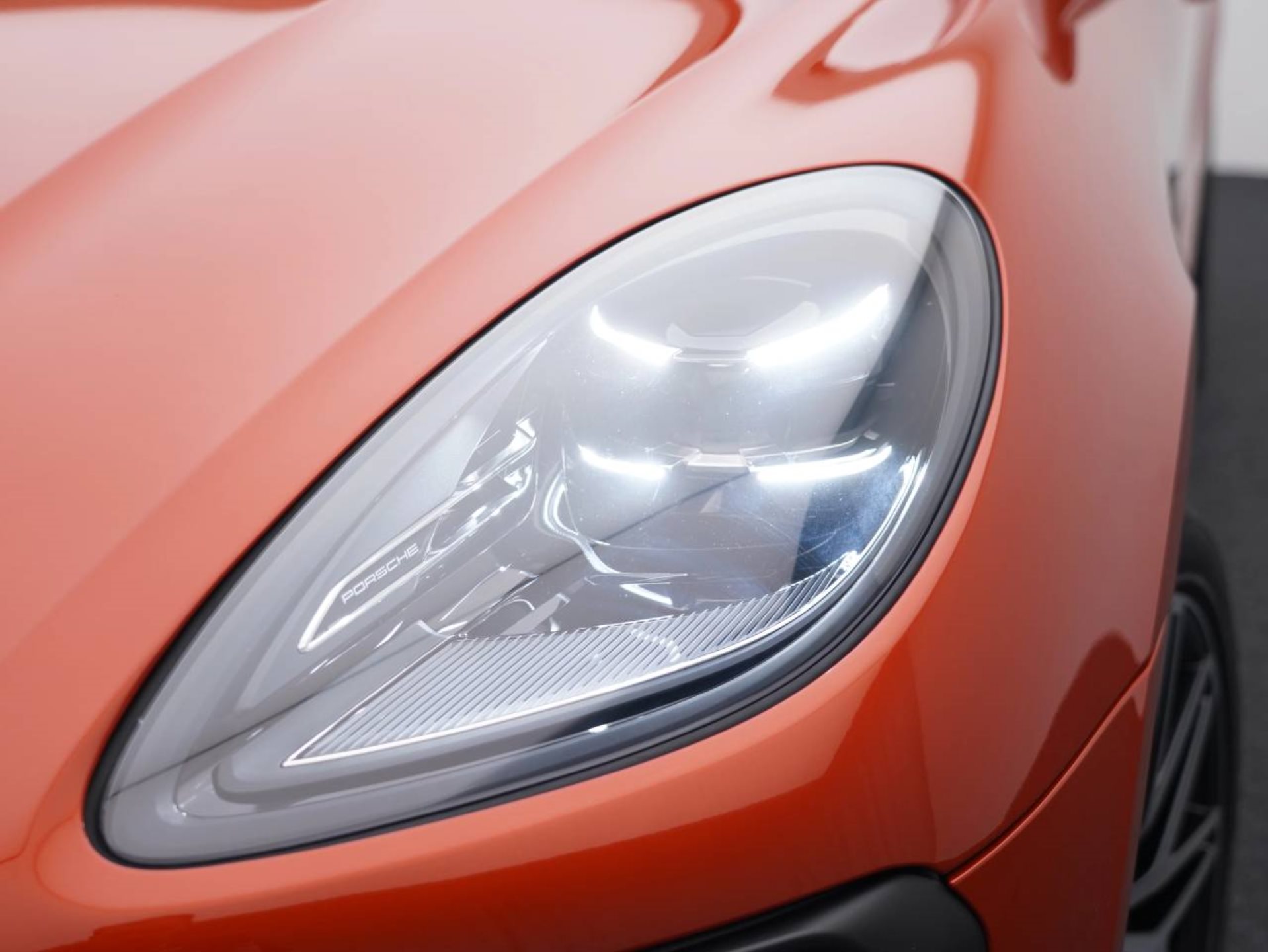 PORSCHE Macan T-image-12