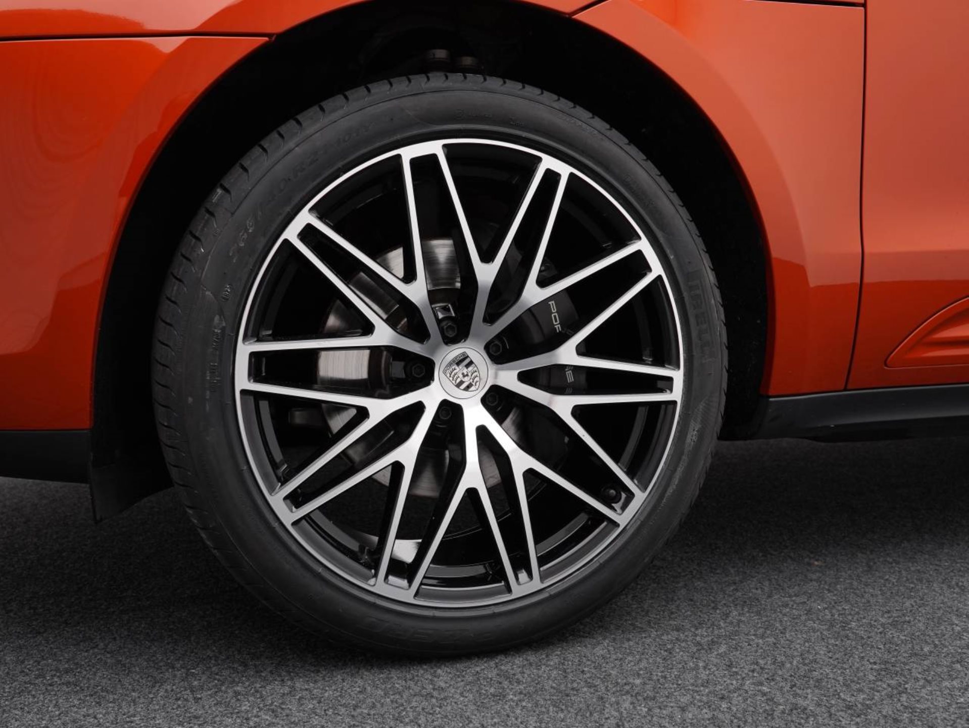 PORSCHE Macan T-image-10