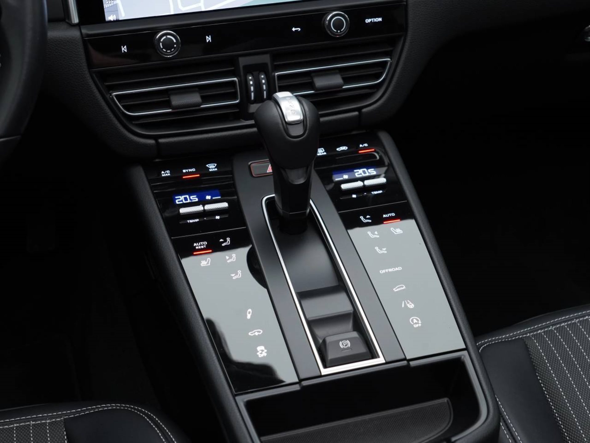 PORSCHE Macan T-image-19