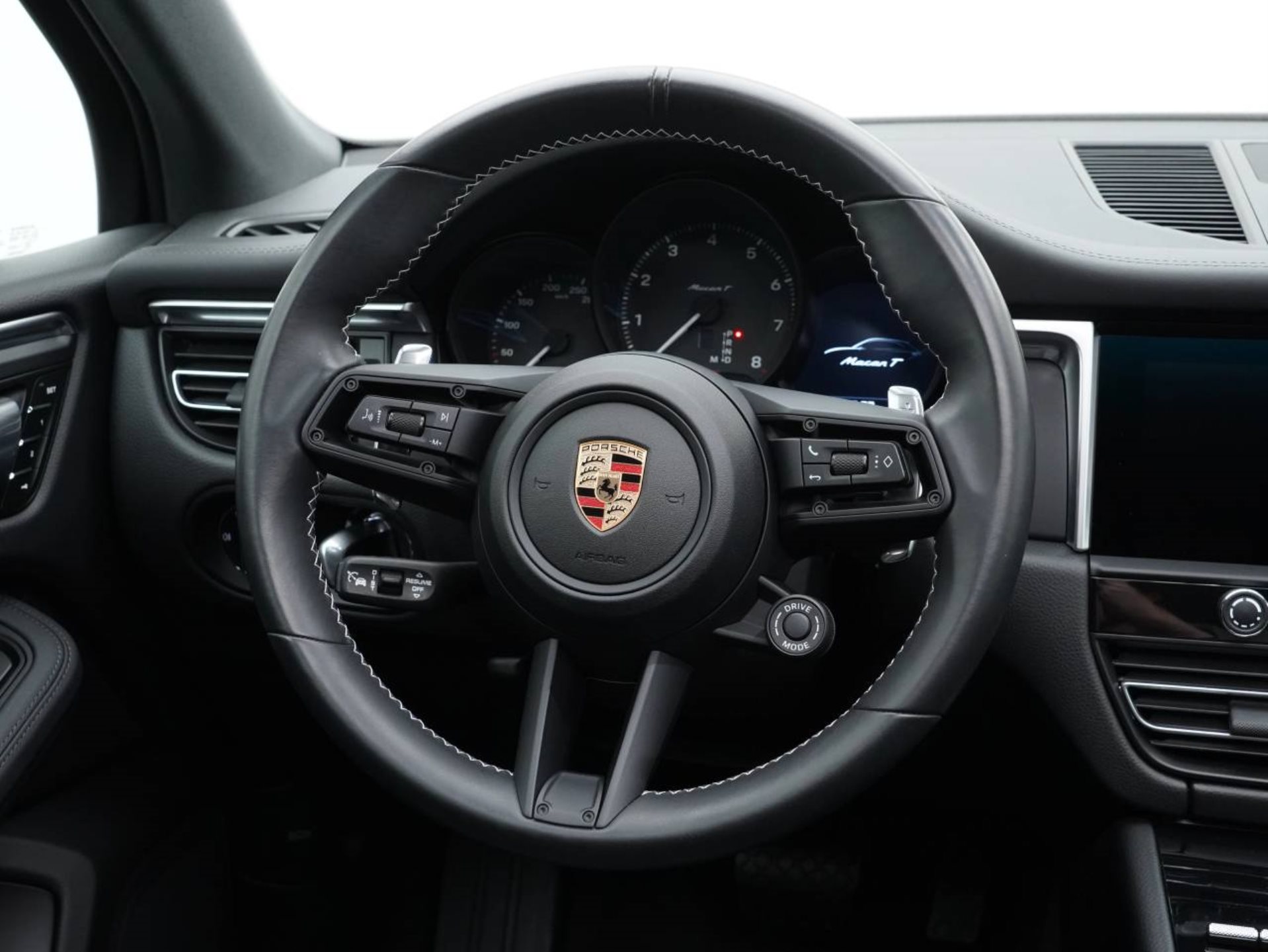 PORSCHE Macan T-image-15