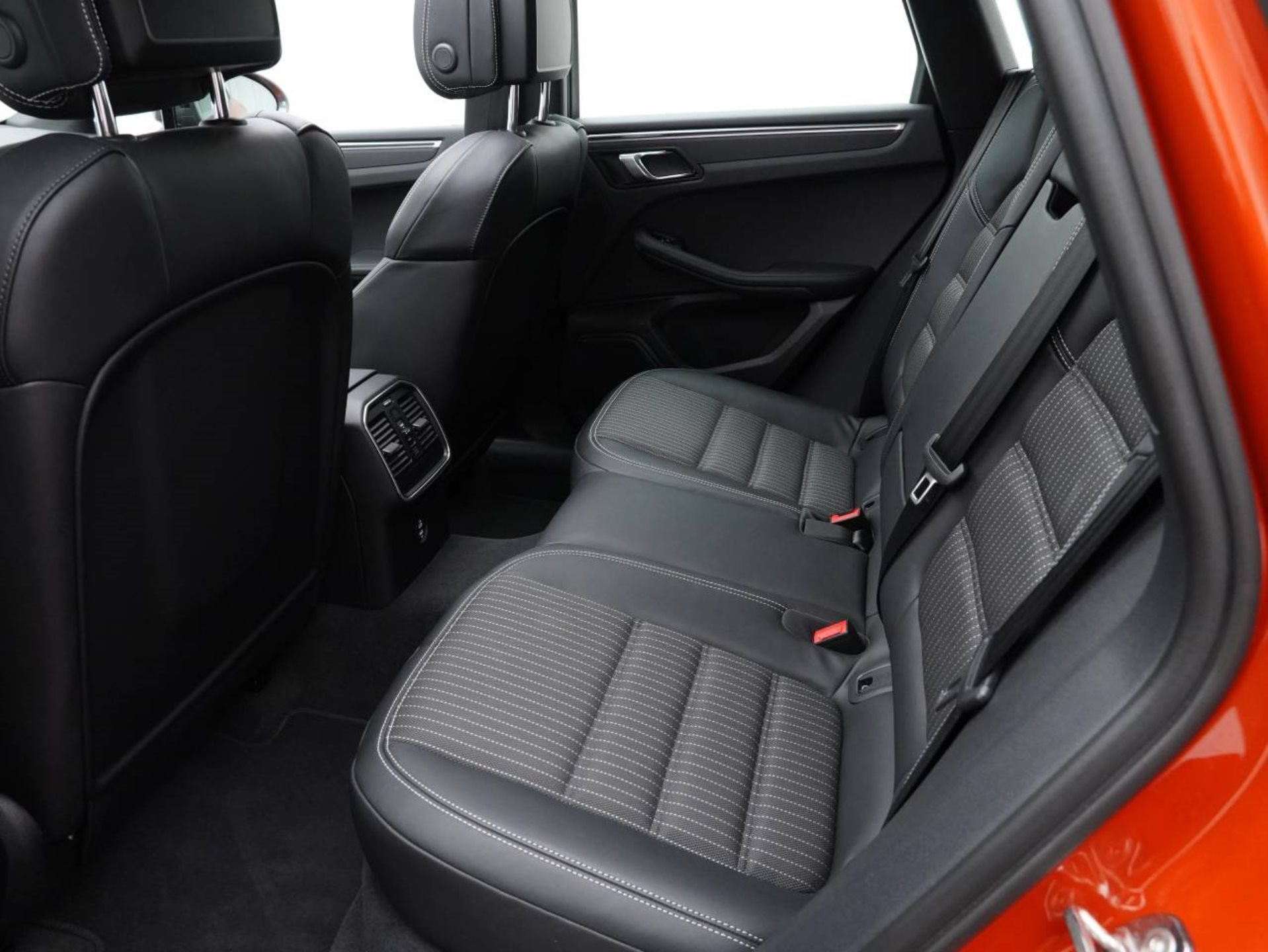 PORSCHE Macan T-image-28