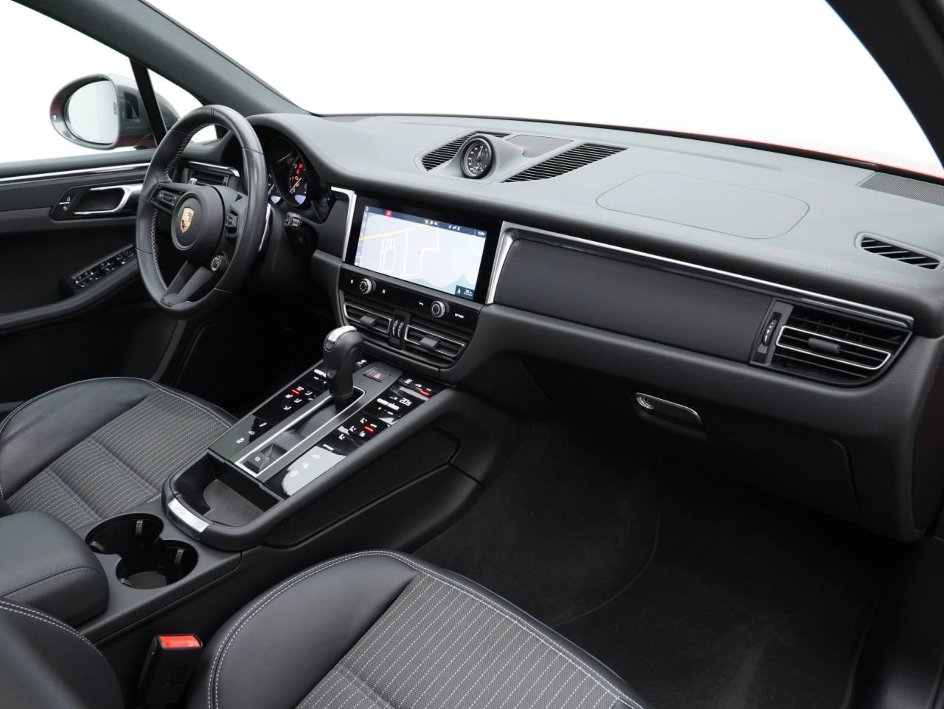 PORSCHE Macan T-image-24