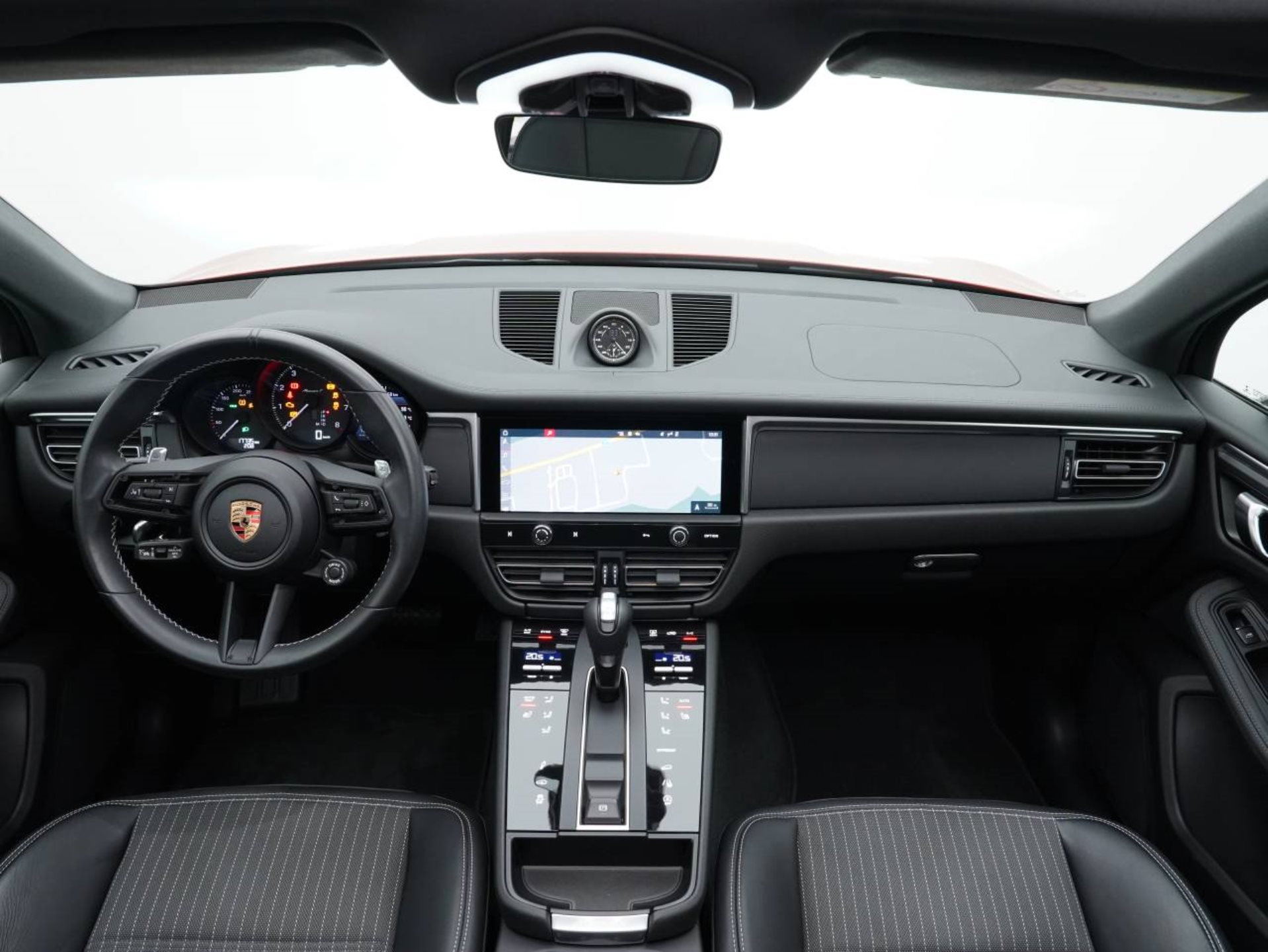 PORSCHE Macan T-image-14