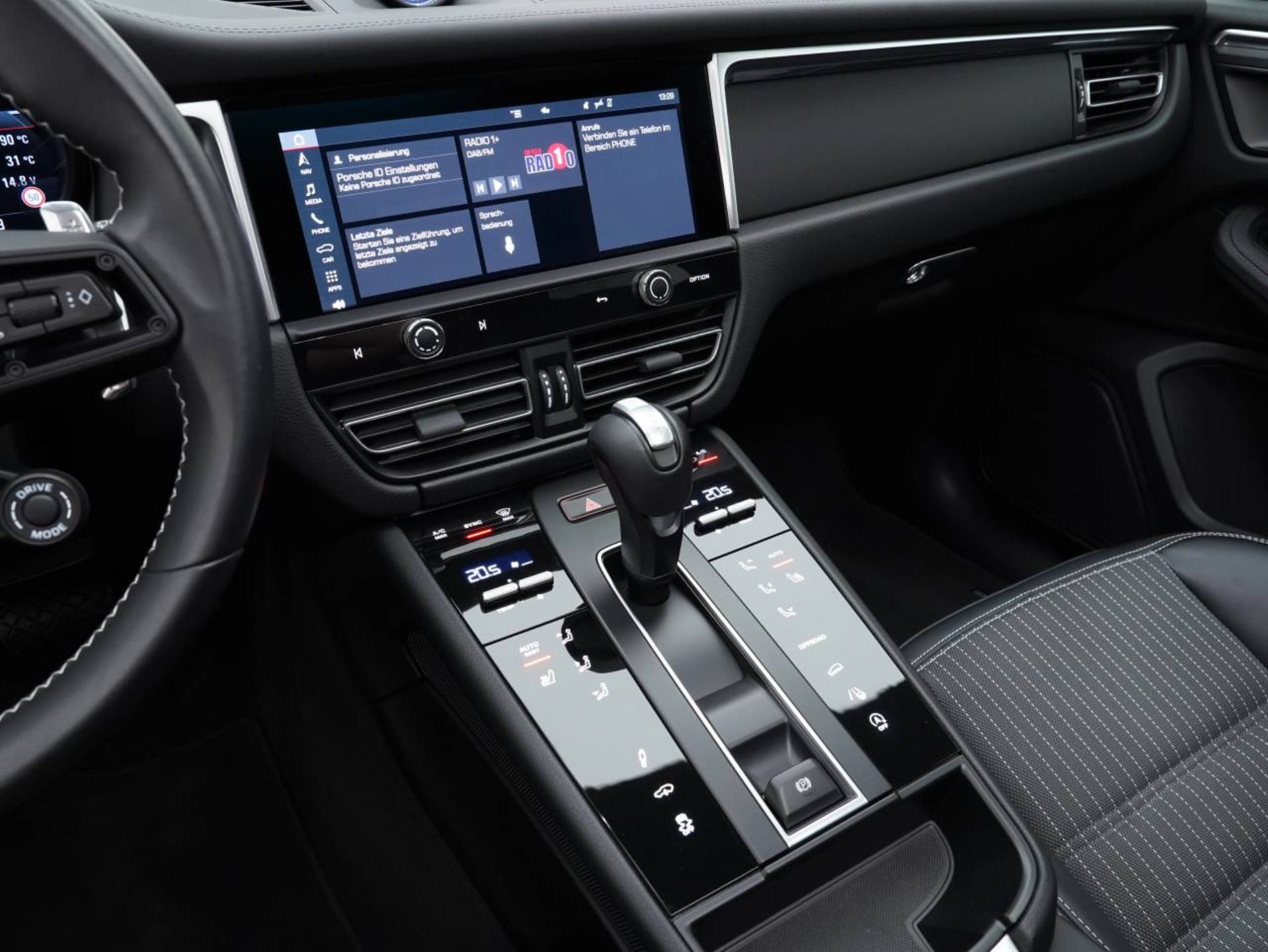 PORSCHE Macan T-image-17