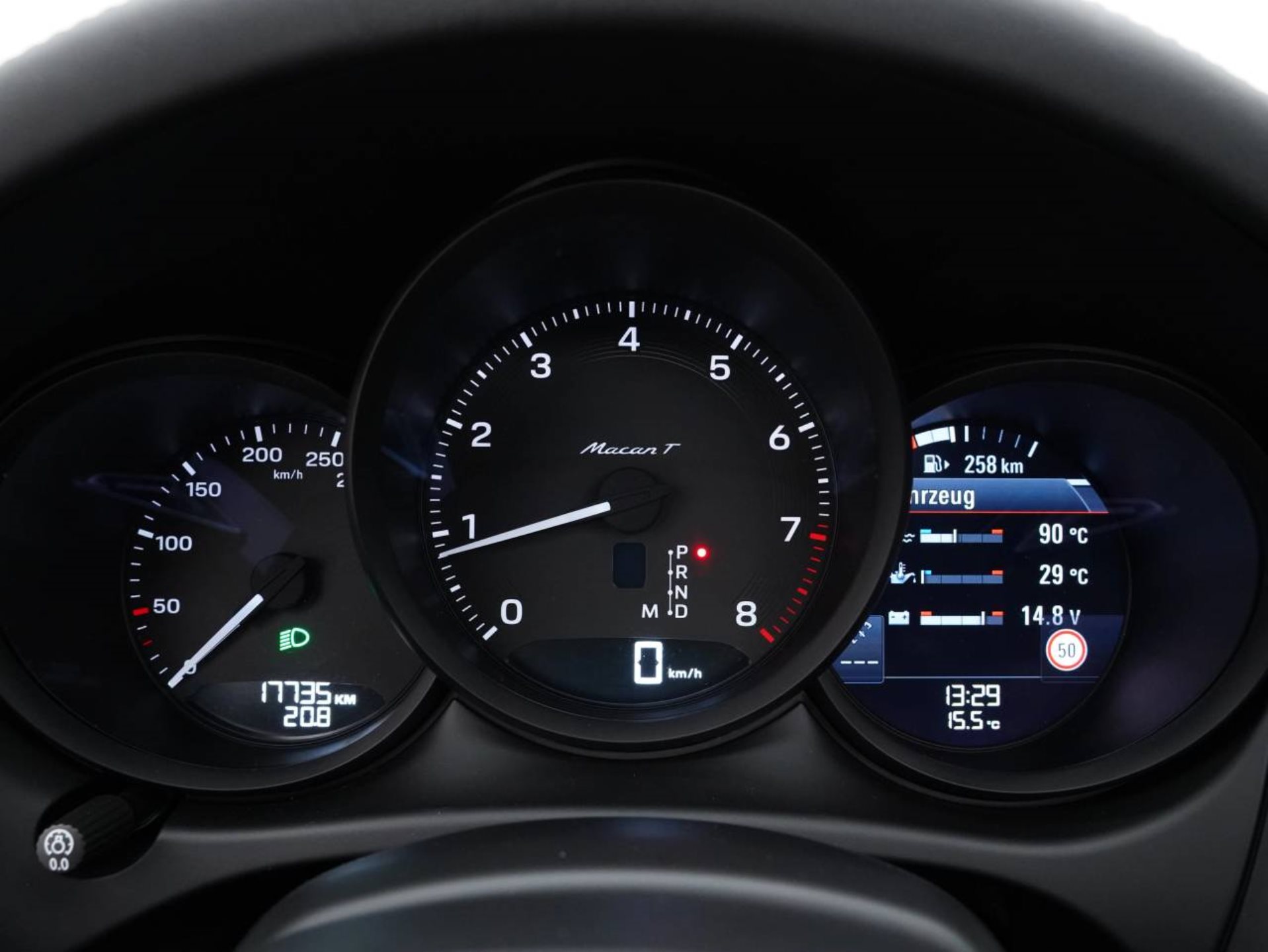 PORSCHE Macan T-image-16