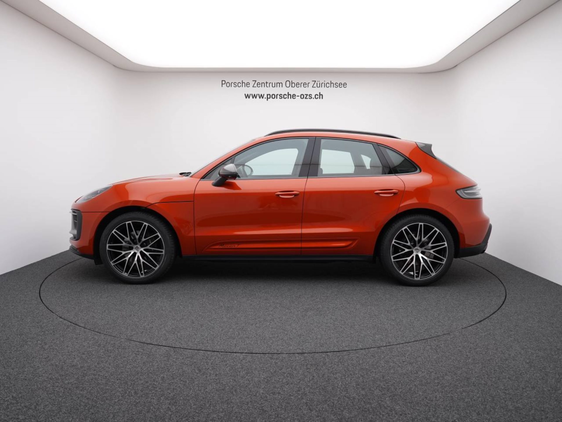 PORSCHE Macan T-image-1