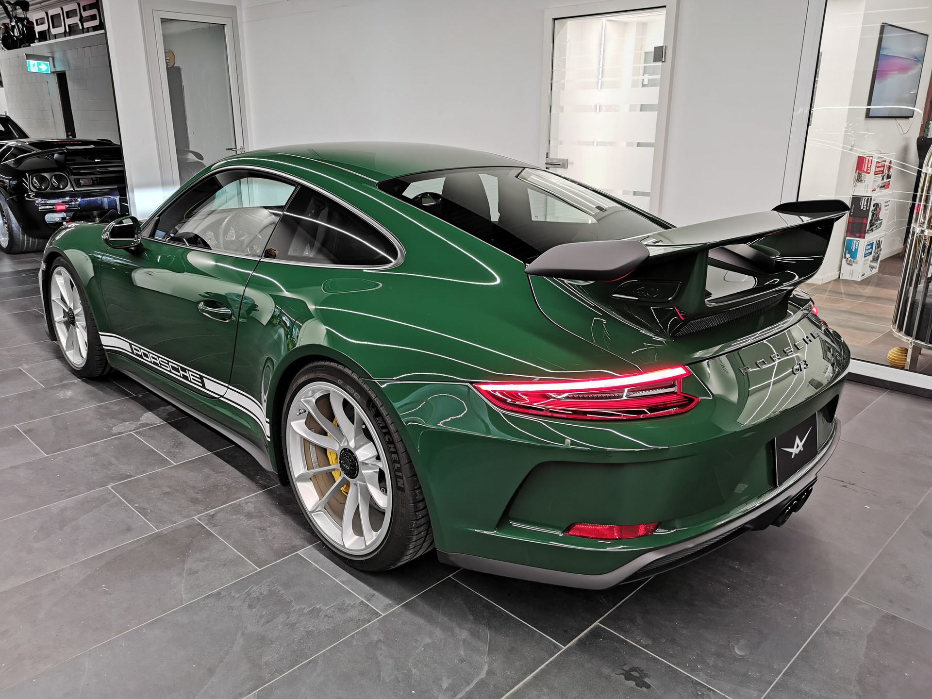 PORSCHE 911 GT3 991.2 TOURING PCCB HANDSCHALTER OHNE OPF PTS IRISH GREEN UNIKAT CH-AUTO EXCLUSIVE PERFEKT KEINE RENNSTRECKE LEDER ETC.-image-3