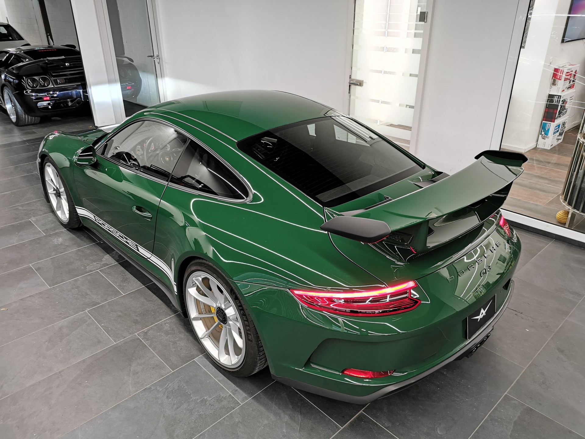 PORSCHE 911 GT3 991.2 TOURING PCCB HANDSCHALTER OHNE OPF PTS IRISH GREEN UNIKAT CH-AUTO EXCLUSIVE PERFEKT KEINE RENNSTRECKE LEDER ETC.-image-9