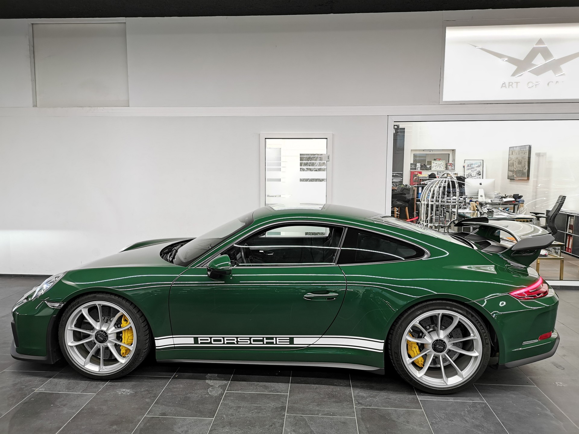 PORSCHE 911 GT3 991.2 TOURING PCCB HANDSCHALTER OHNE OPF PTS IRISH GREEN UNIKAT CH-AUTO EXCLUSIVE PERFEKT KEINE RENNSTRECKE LEDER ETC.-image-1